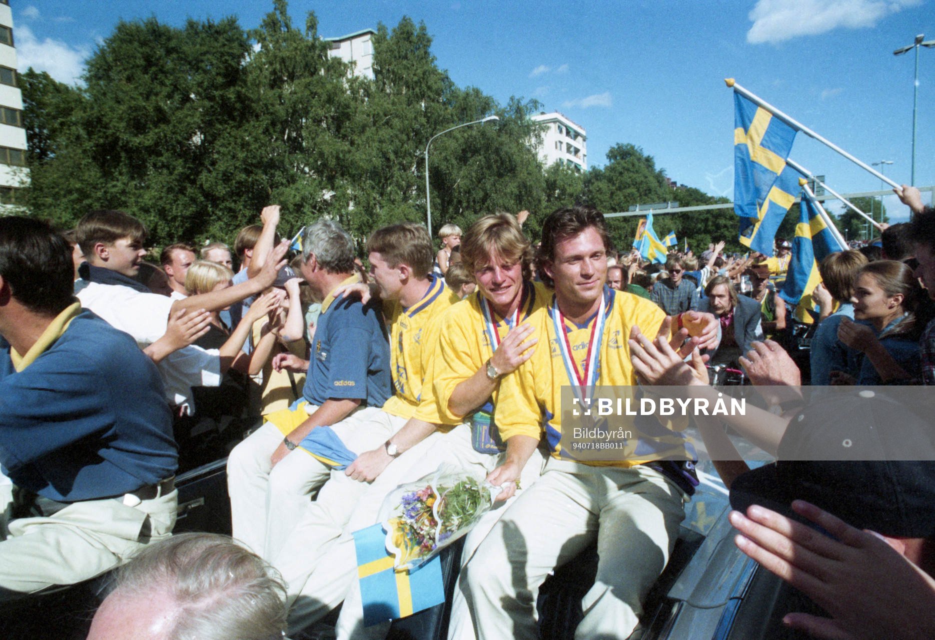 Stefan Schwarz och Pontus Kåmark hälsar på fansen