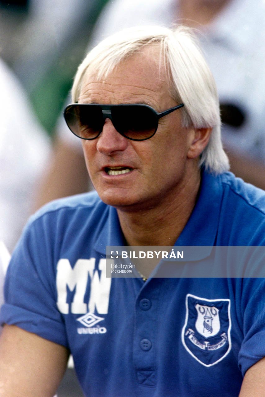 Mike Walker, tränare i Everton