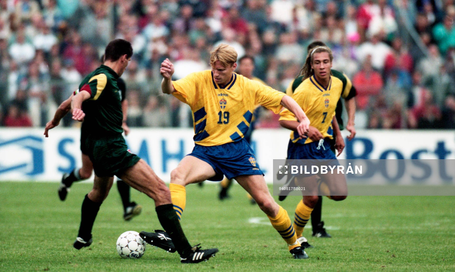 Kennet Andersson försöker med en tunnel