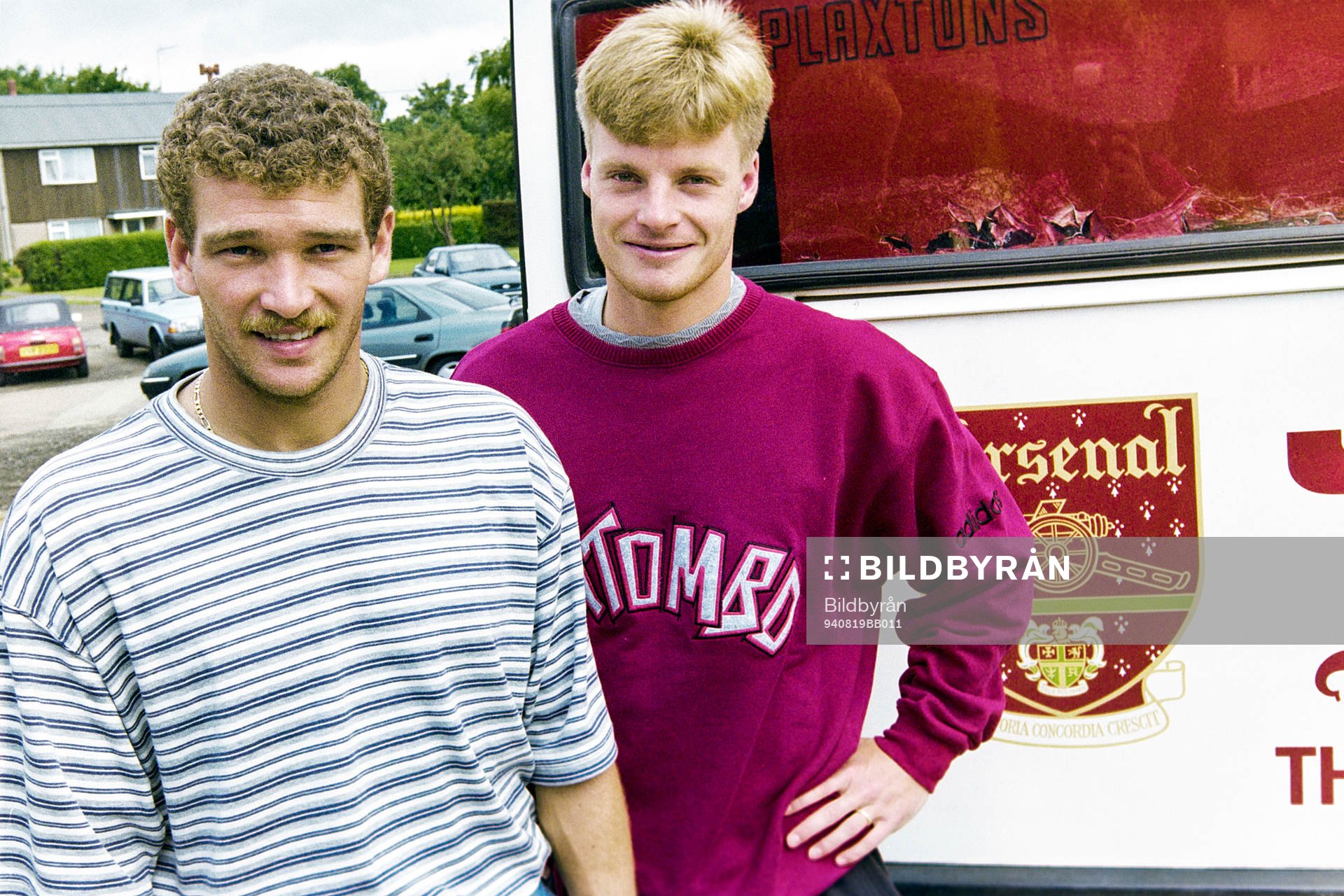 John Jensen och Stefan Schwarz vid spelarbussen