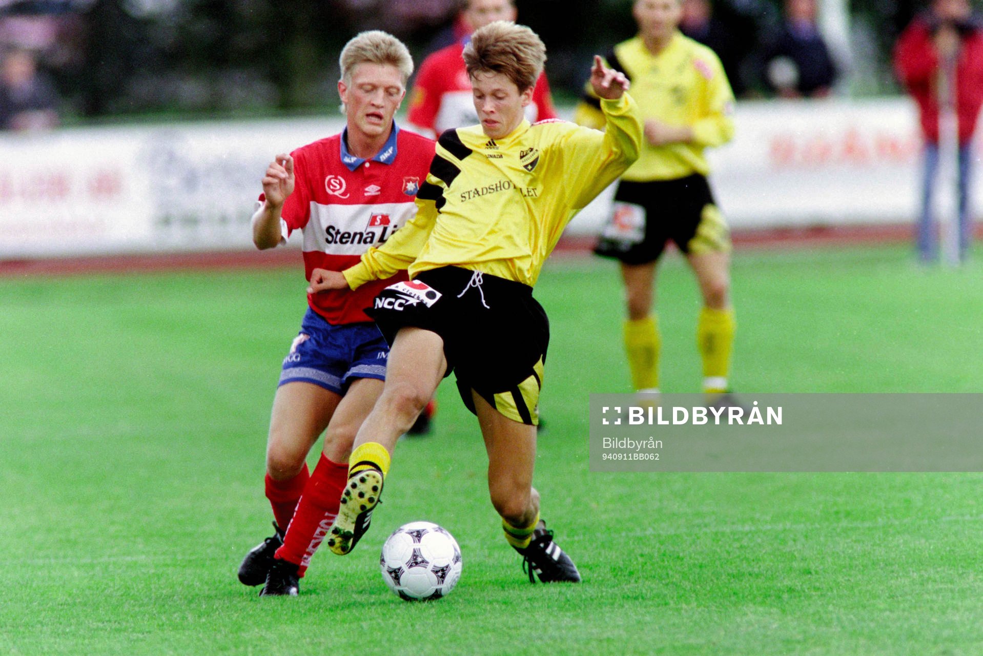 Christian Augustsson, Hässleholm med bollen uppvaktas av