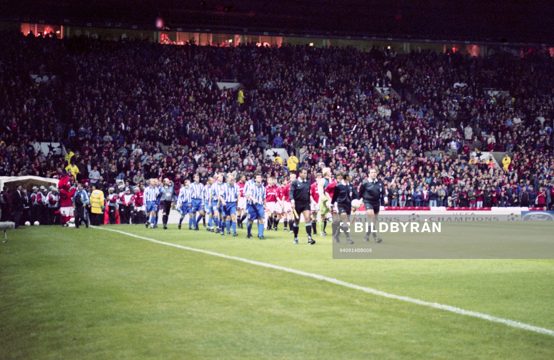 Lagen marcherar in på Old Trafford