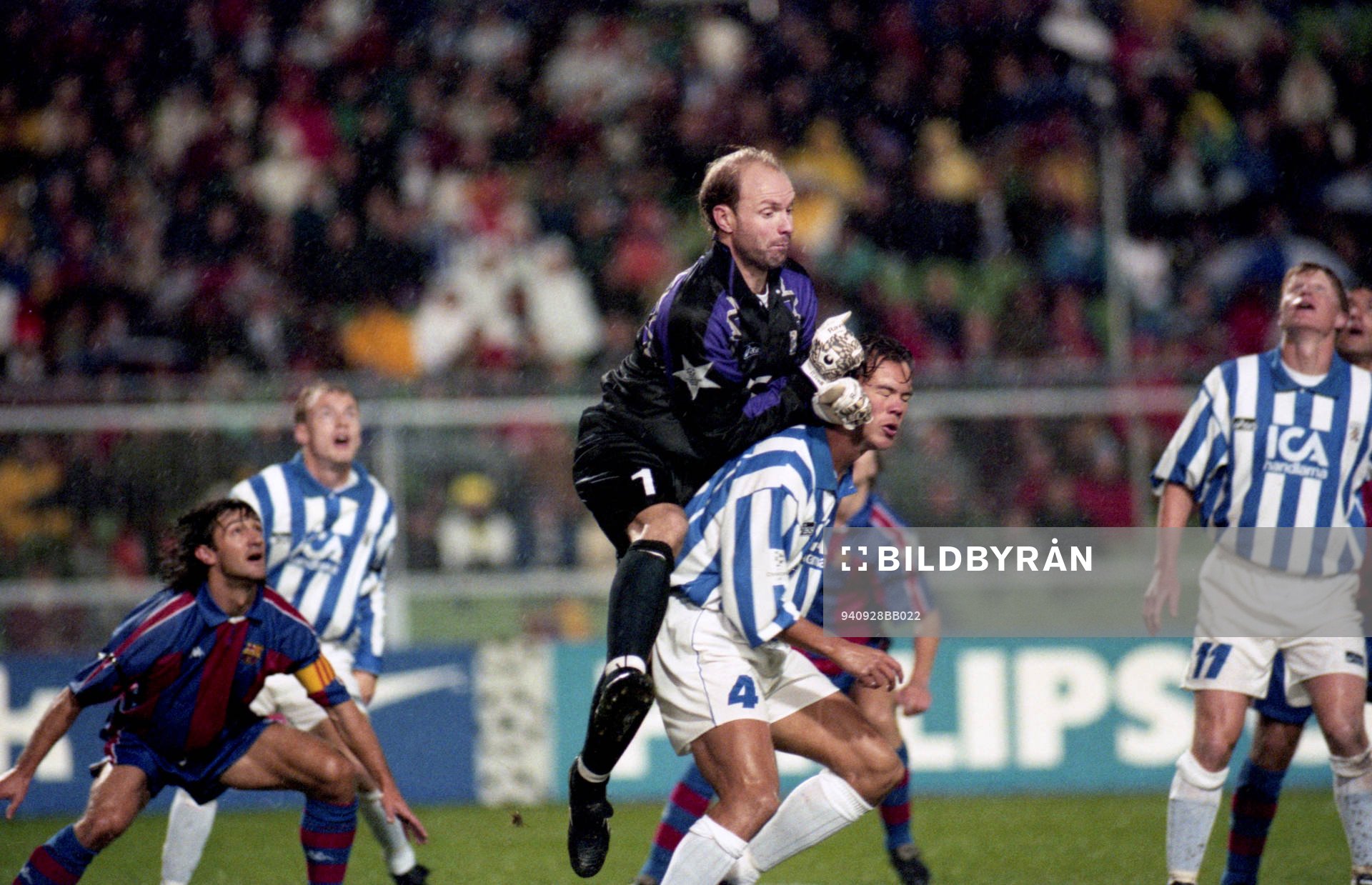 Thomas Ravelli och Joachim Björklund hjälps åt i