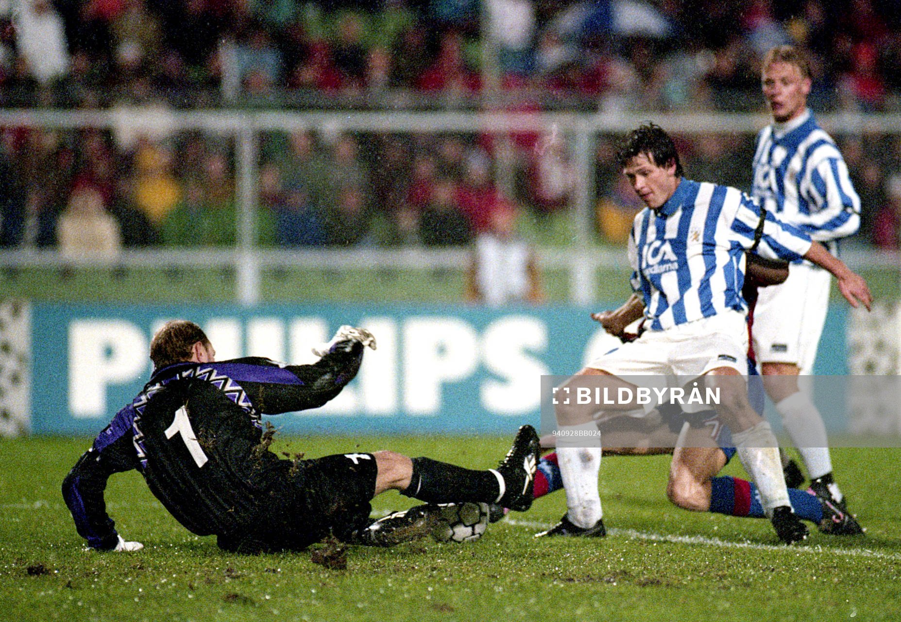 Thomas Ravelli och Pontus Kåmark hjälps åt i