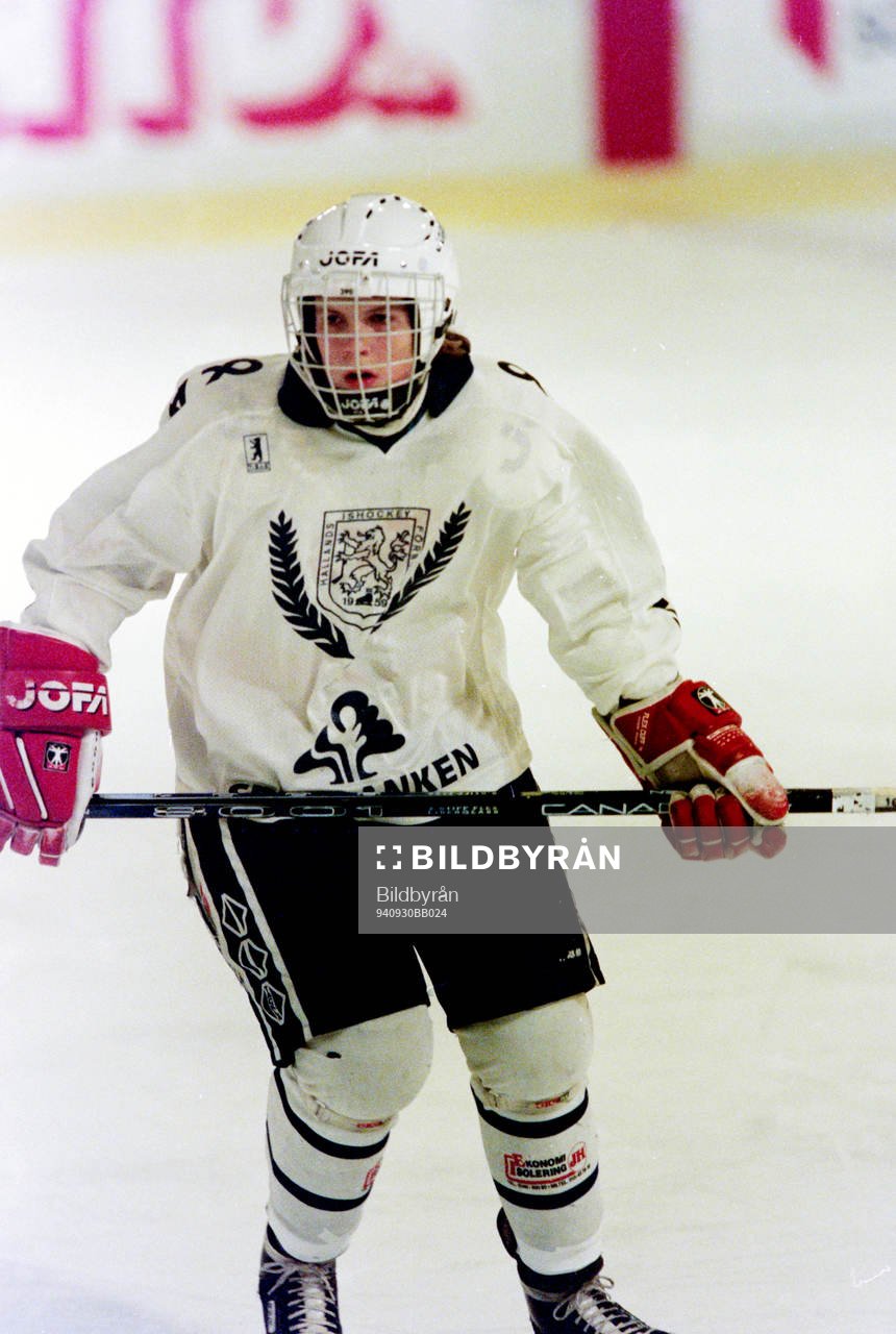 Erika Holst, Halland