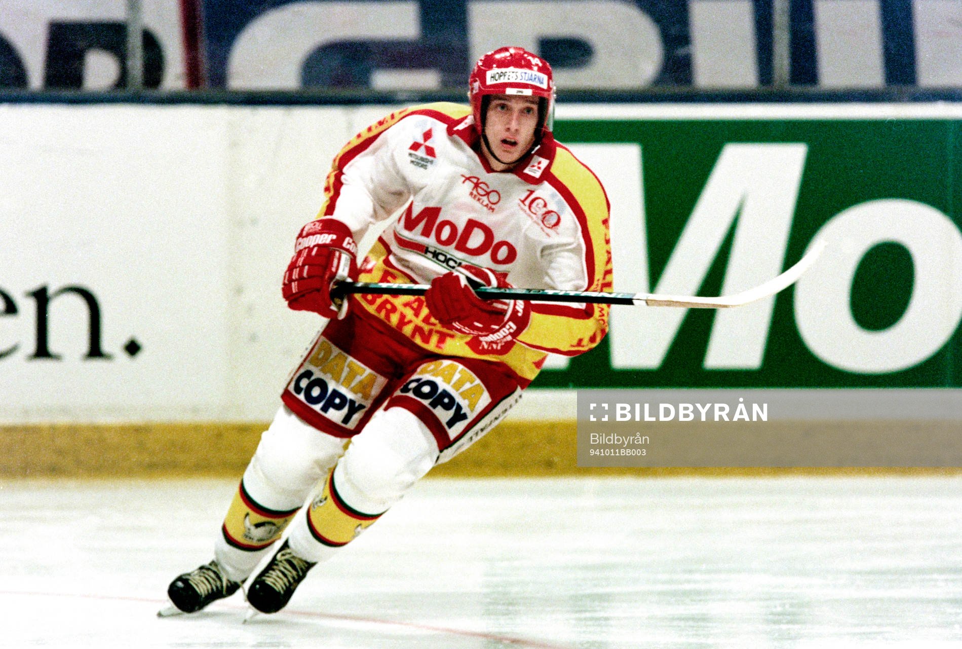Mikael Håkanson, Modo