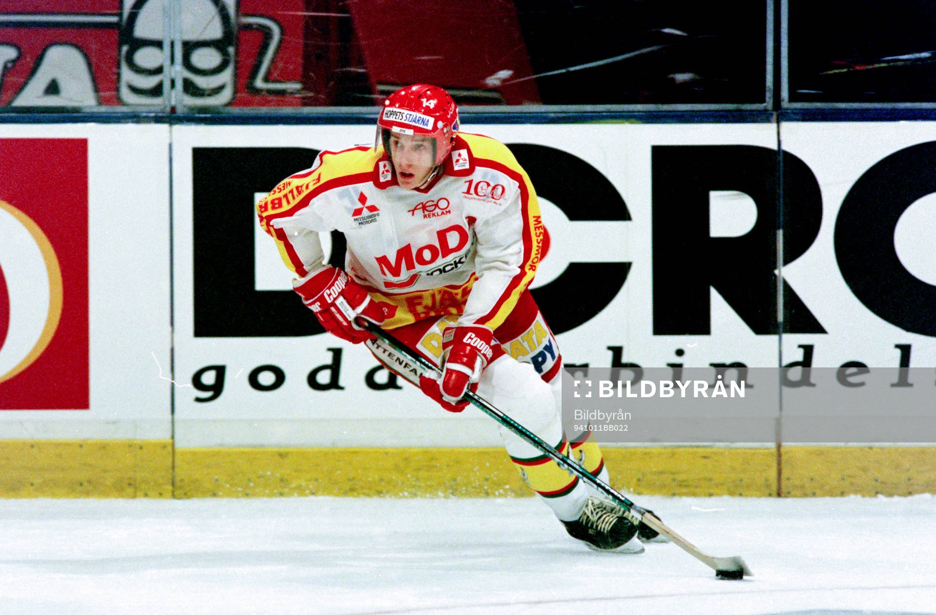Mikael Håkanson, Modo