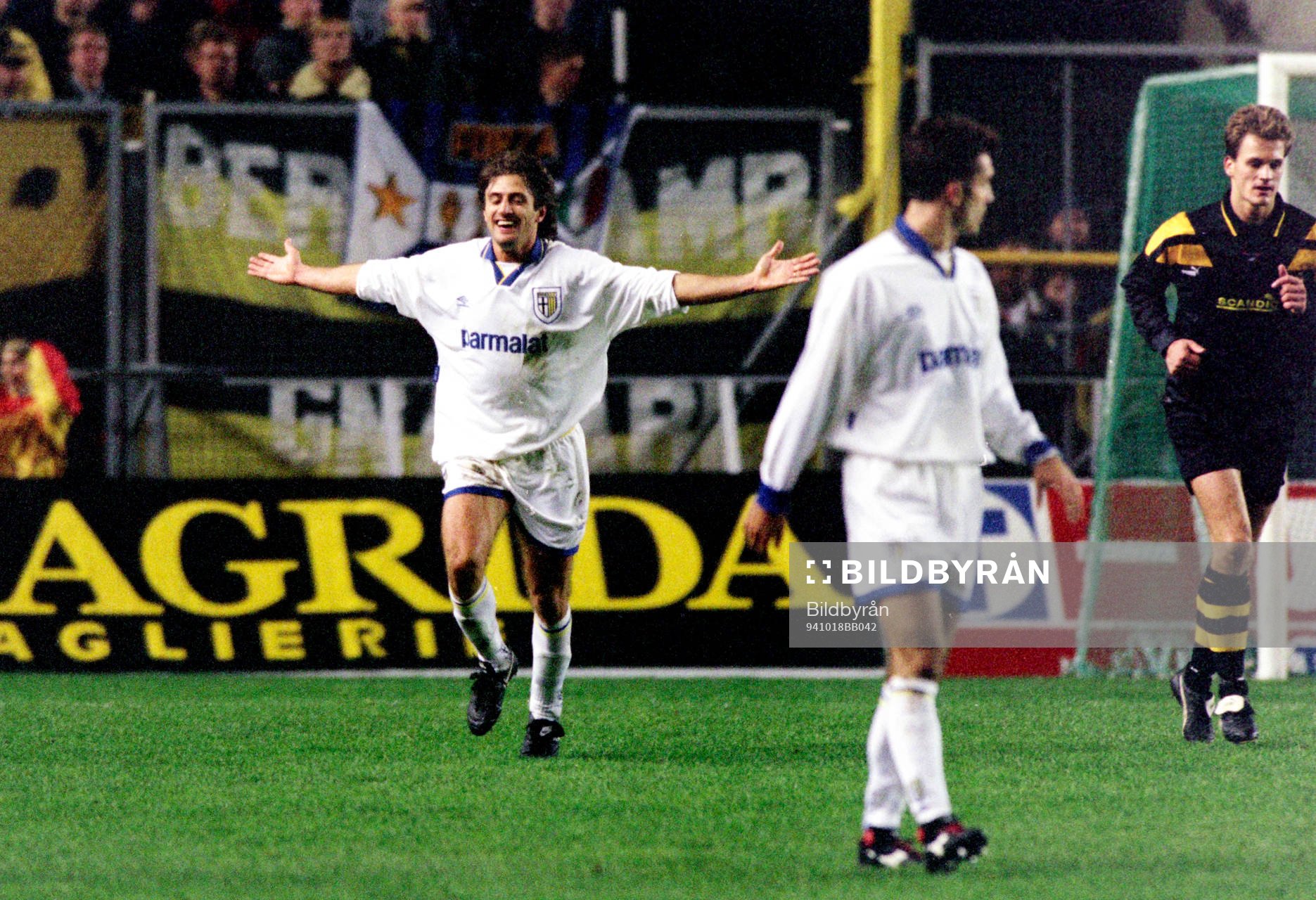 Fotboll, Uefaacupen, AIK - Parma, 0-1: Massimo Crippa, Parma jublar efter mål.