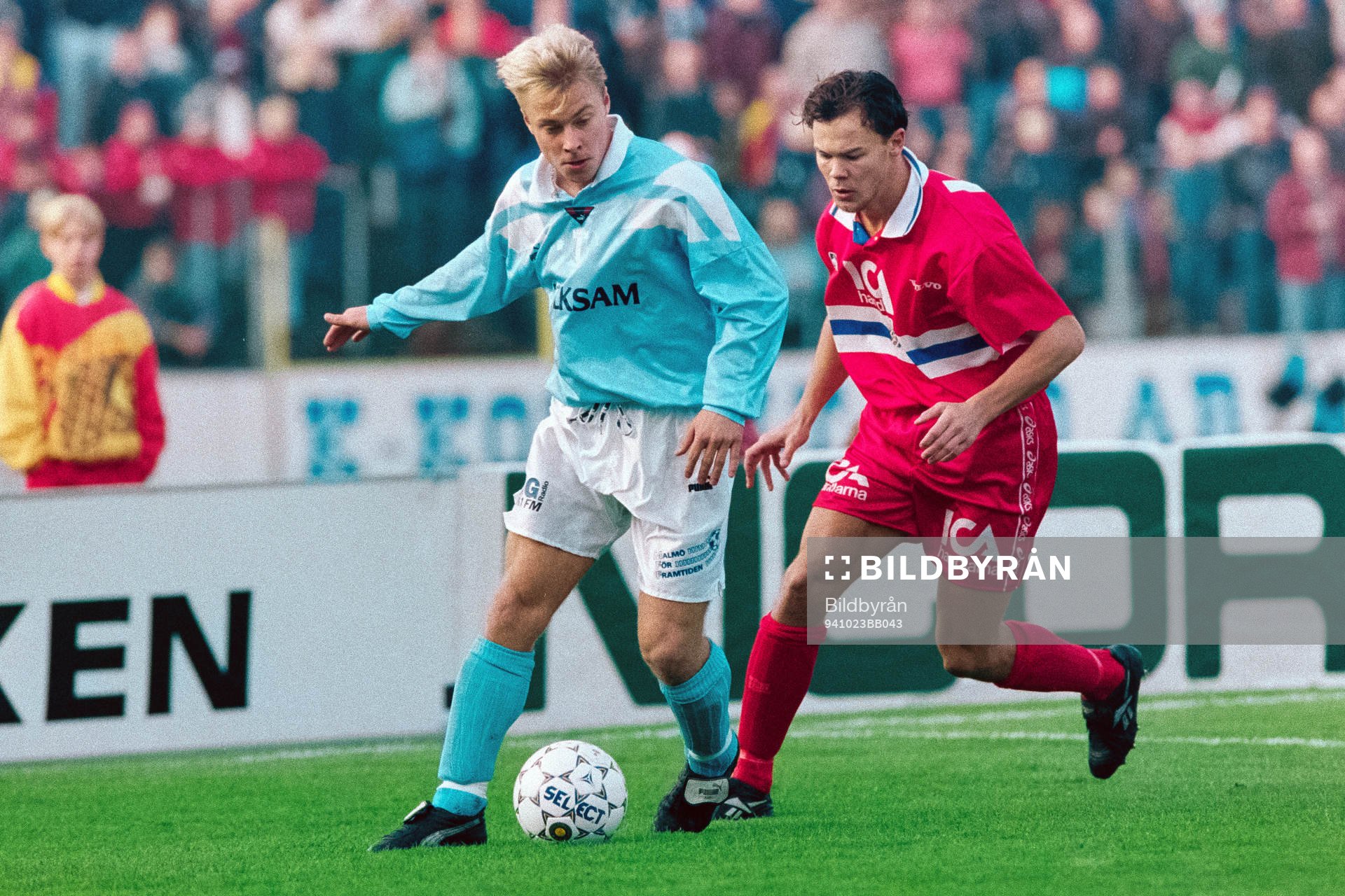 Fotboll, Allsvenskan, Malmö FF - IFK Göteborg, 1-2: Anders Andersson, Malmö i kamp med Joachim Björklund, Göteborg. 