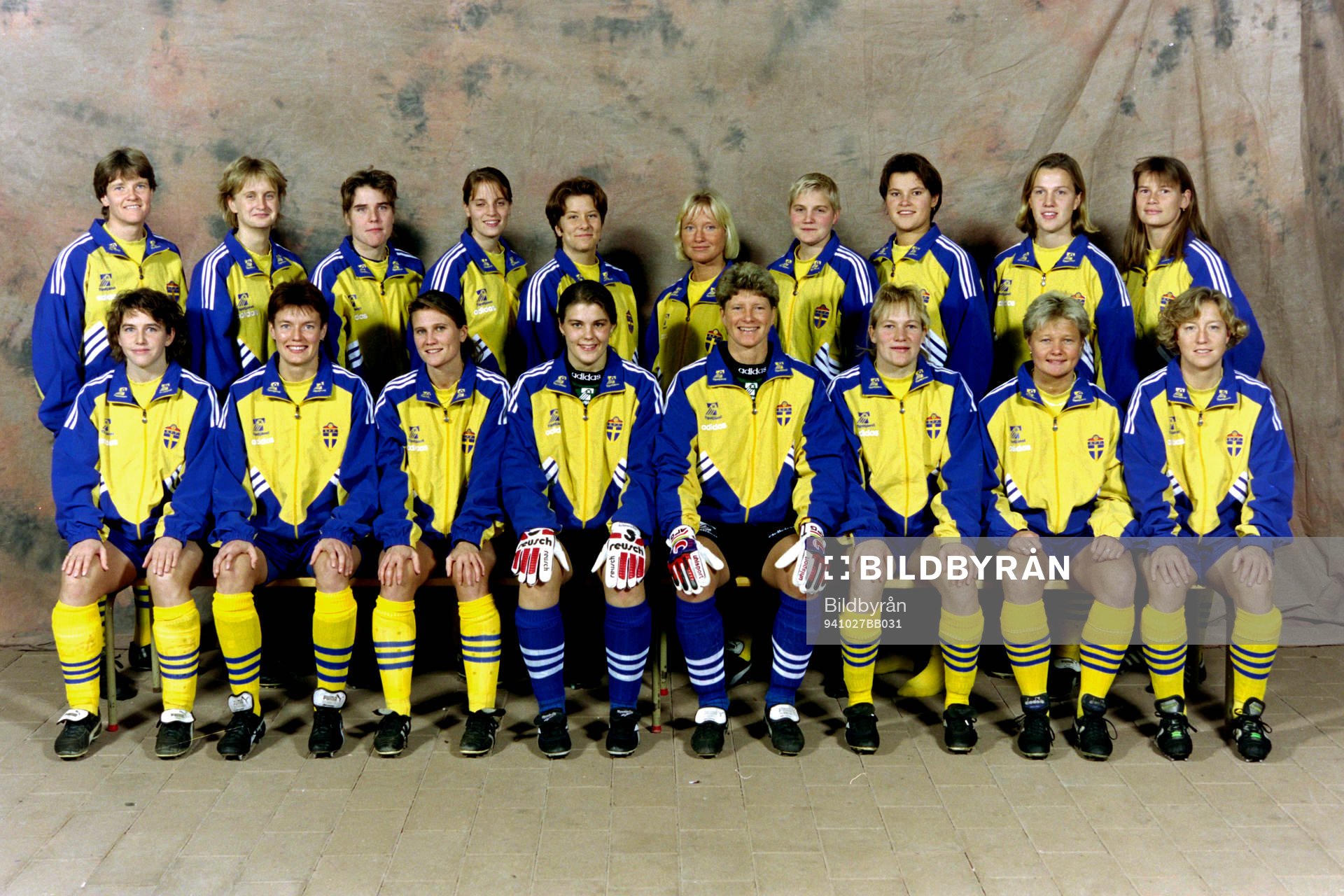 Bakre raden fr. v Pia Sundhage, Malin Lundgren, Eva