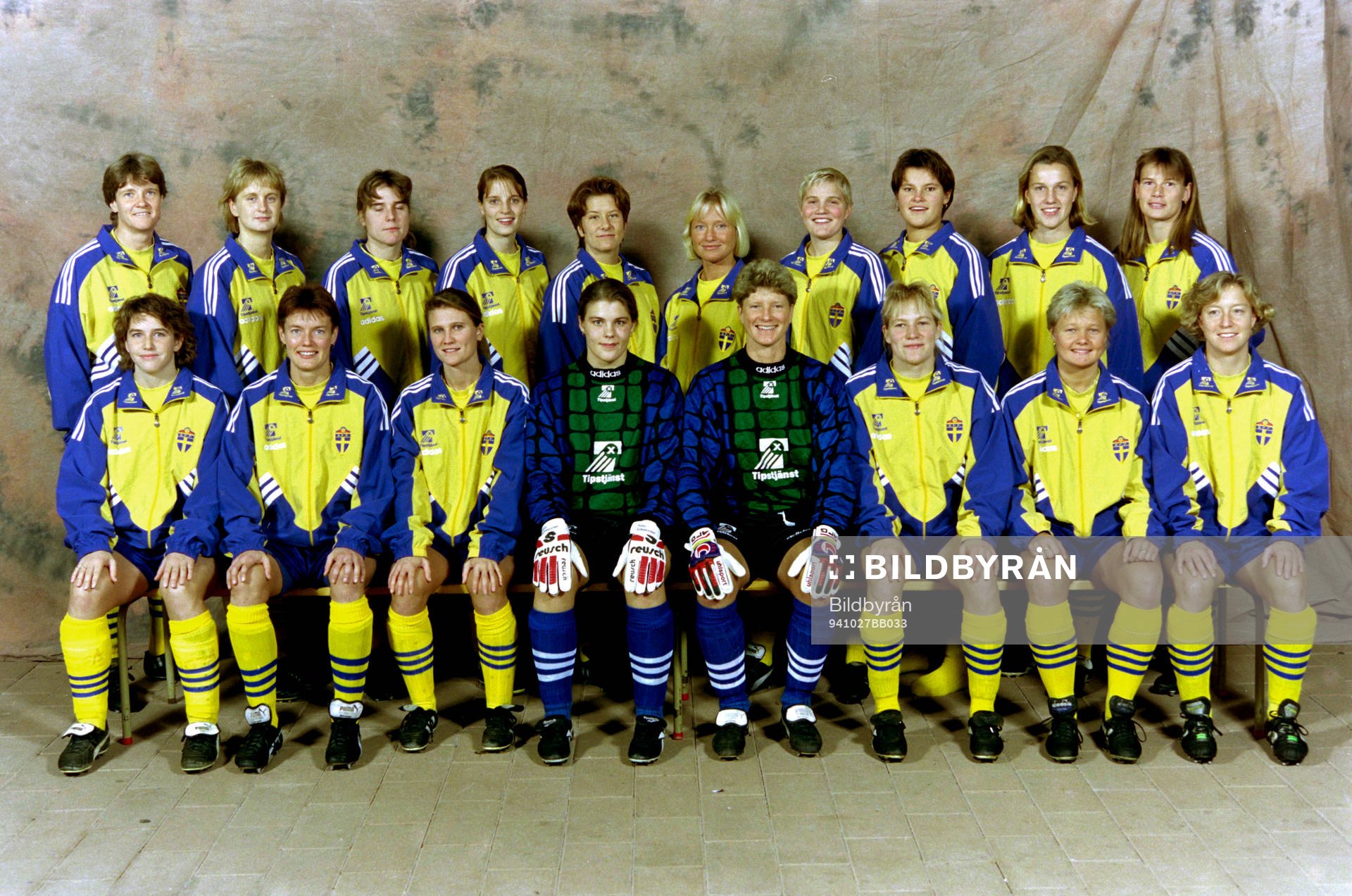 Bakre raden fr. v Pia Sundhage, Malin Lundgren, Eva