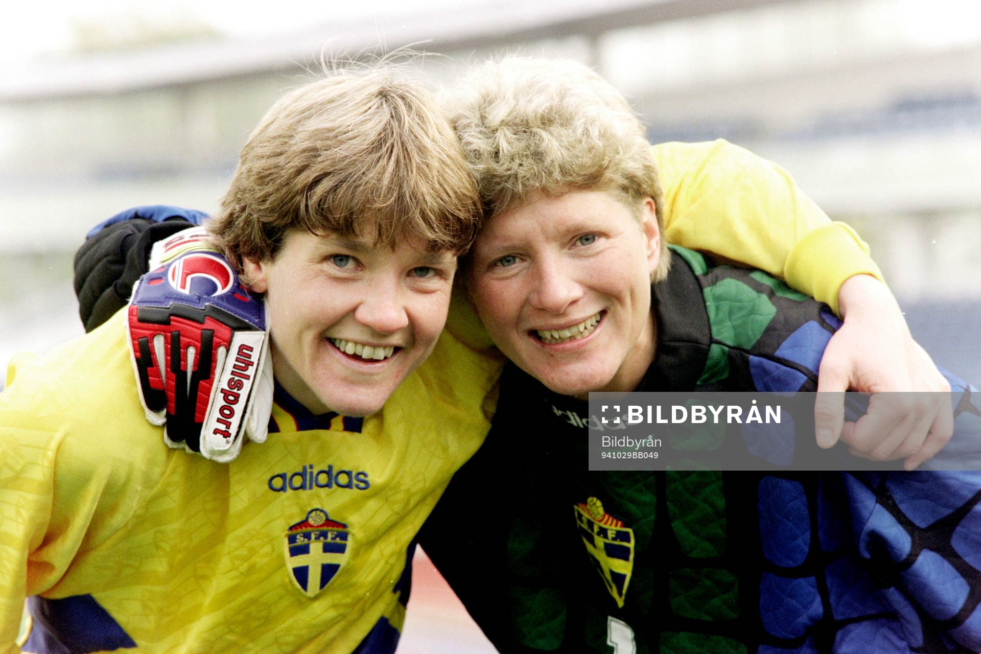Pia Sundhage och Elisabeth Leidinge, målvakt i Sverige