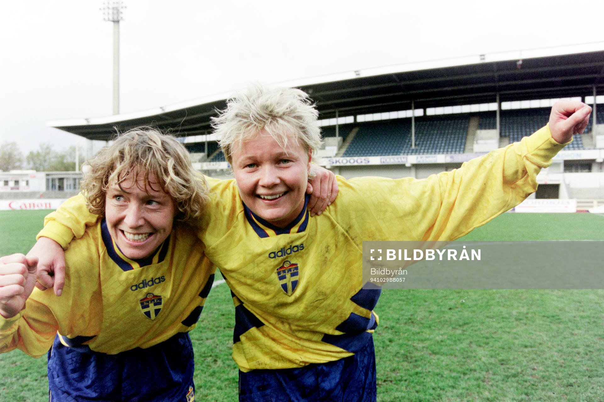 Målskyttarna Helen Johansson och Anneli Andelén, Sverige