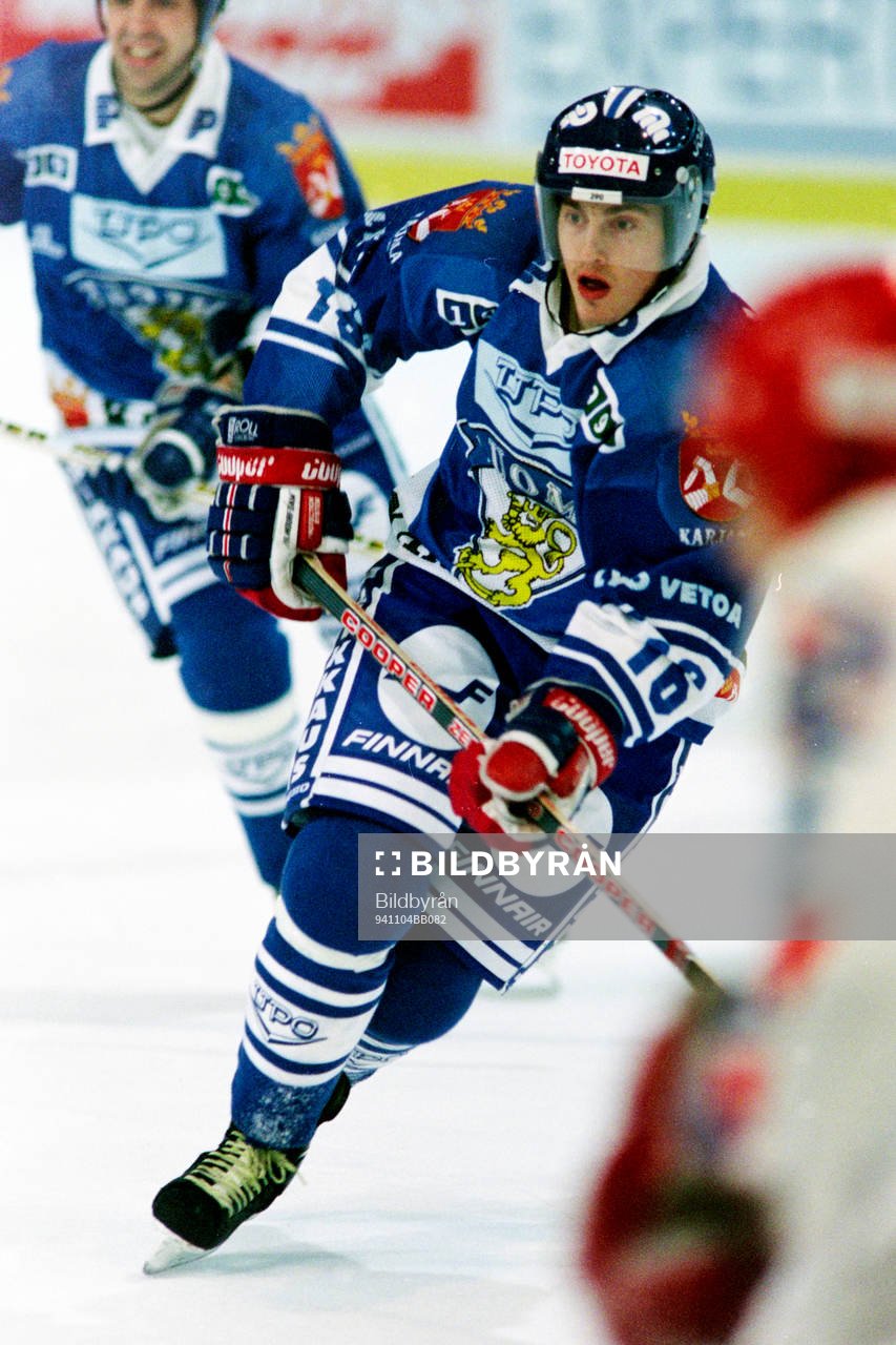 Ville Peltonen, Finland
