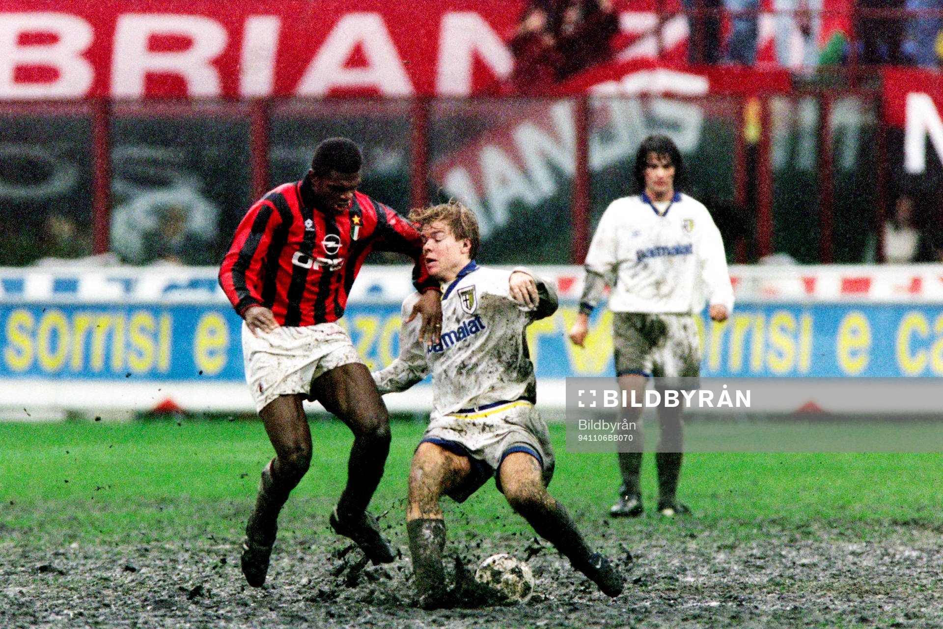 Marcel Desailly, Milan och Tomas Brolin, Parma i leran