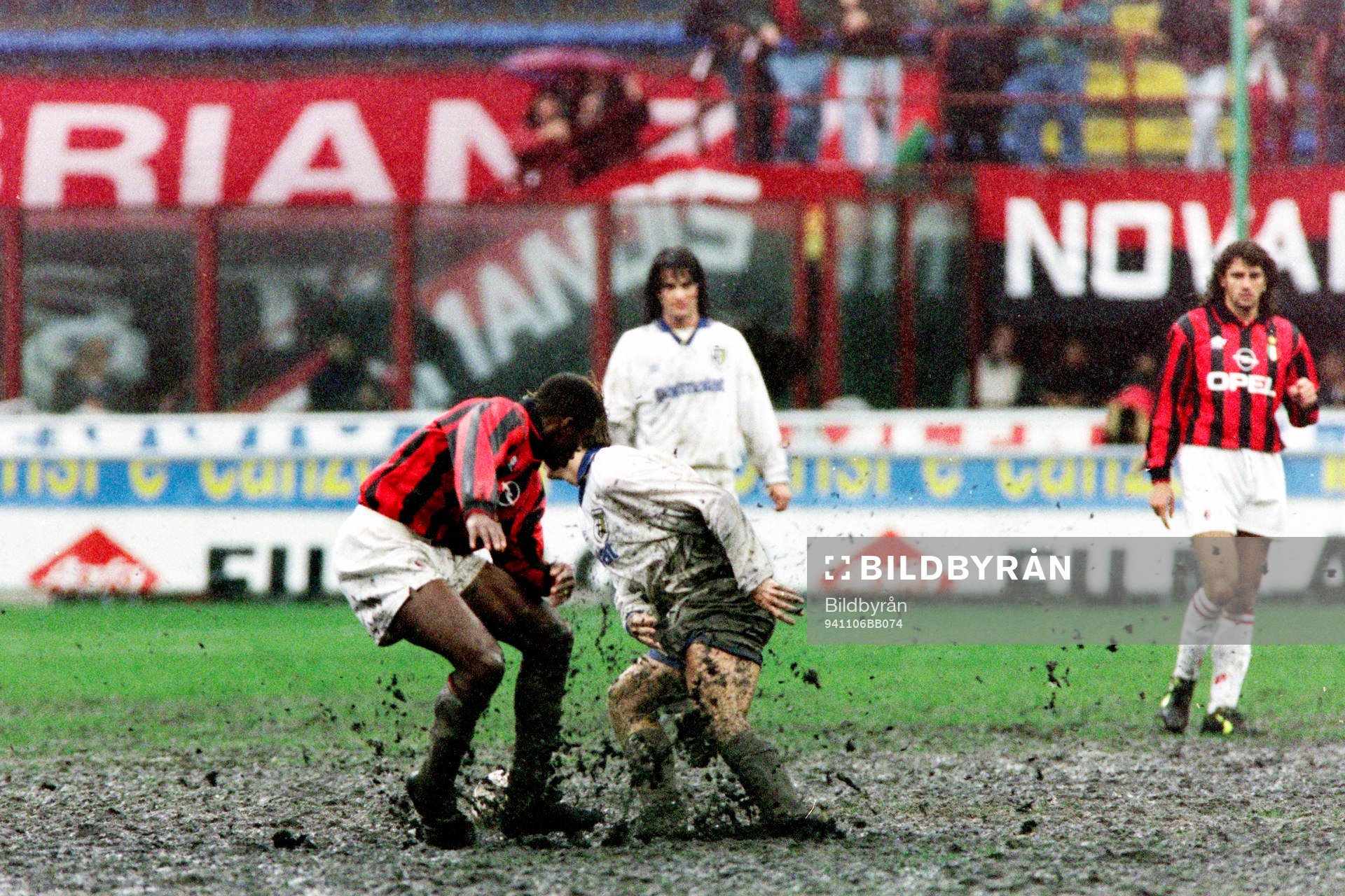 Marcel Desailly, Milan och Tomas Brolin, Parma i leran