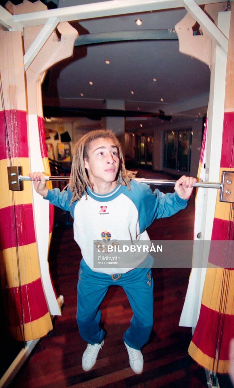 Henrik Larsson styrketränar