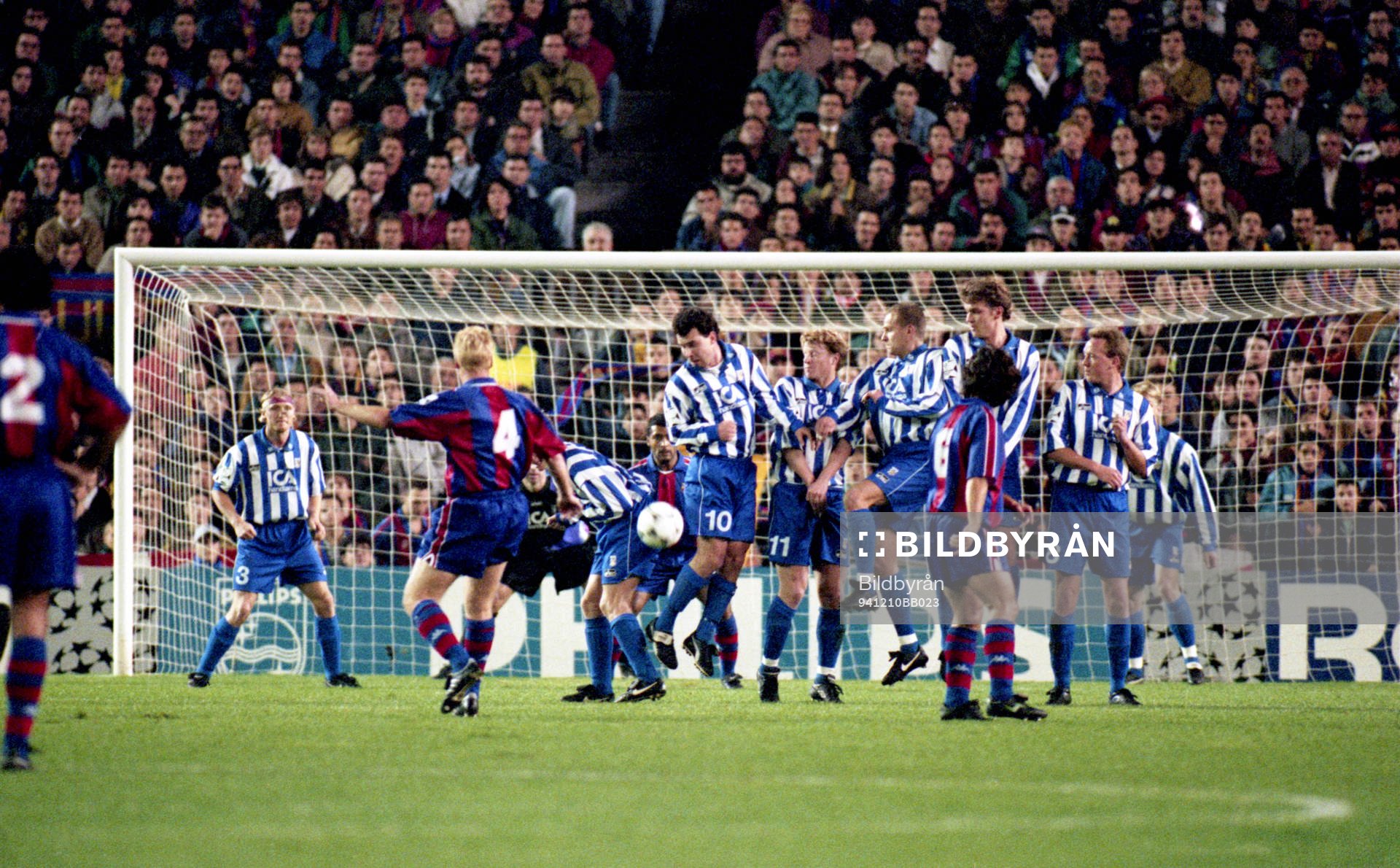 Ronald Koeman, Barcelona, lägger en frispark