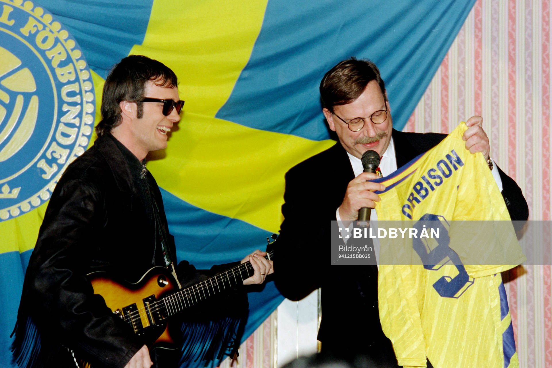 Fotboll, Svenska Fotbollsförbundet, julfest: En Roy Orbison kopia och Sven Melander, konferencier
