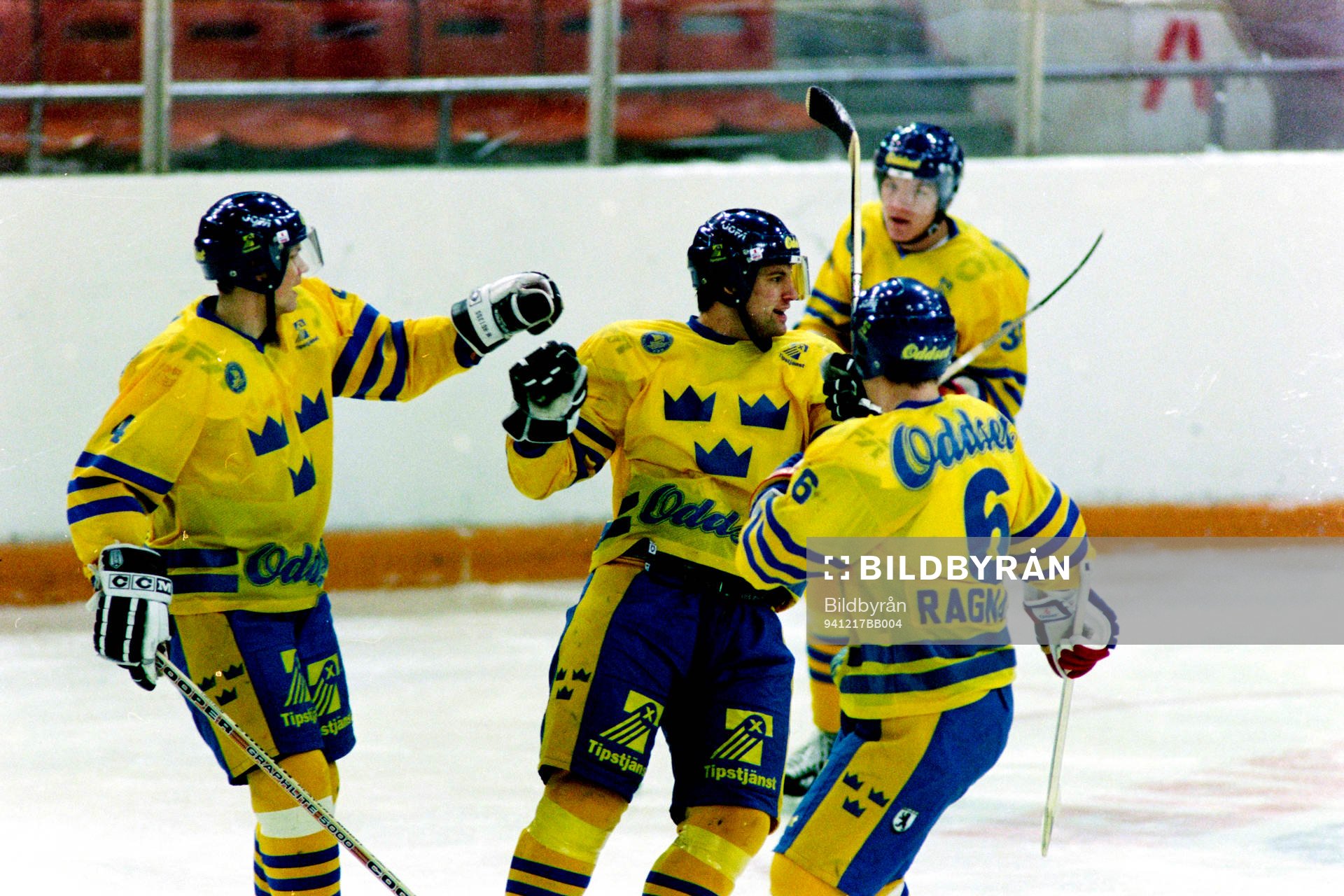 Mikael Renberg och Sverige jublar