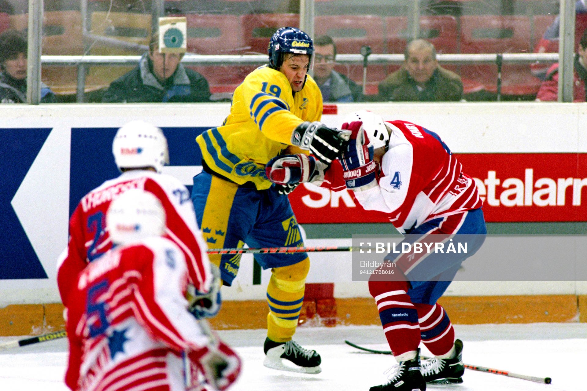 Mikael Renberg, Sverige i bråk
