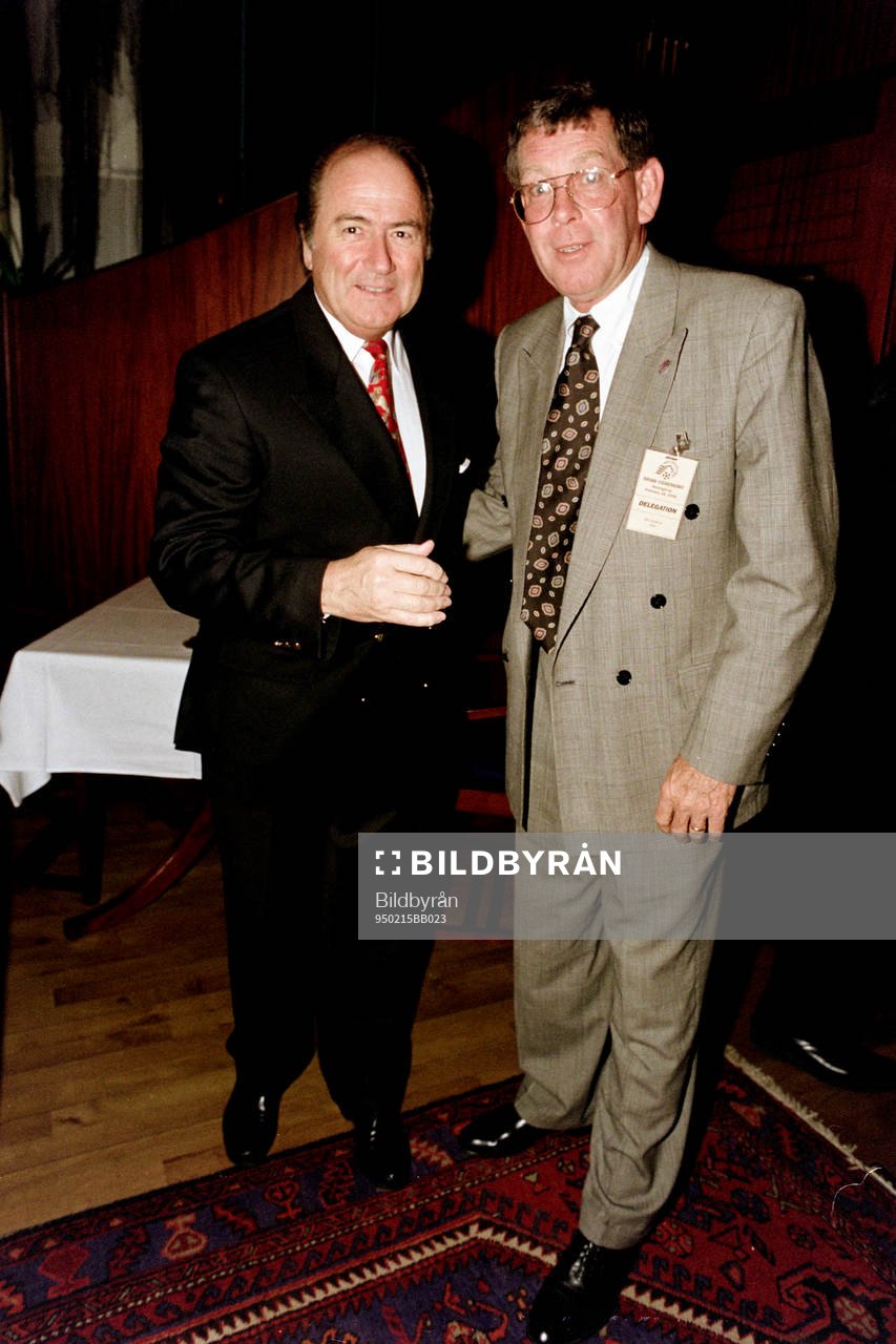 Fotboll, VM, Damer, Lottning: Joseph S. Blatter och Bill Goaziou.
