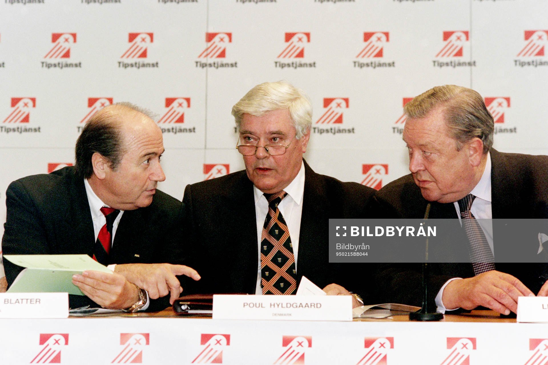 Fotboll, VM, Damer, Lottning: Joseph S. Blatter, Poul Hyldgaard och Lennart Johansson. 