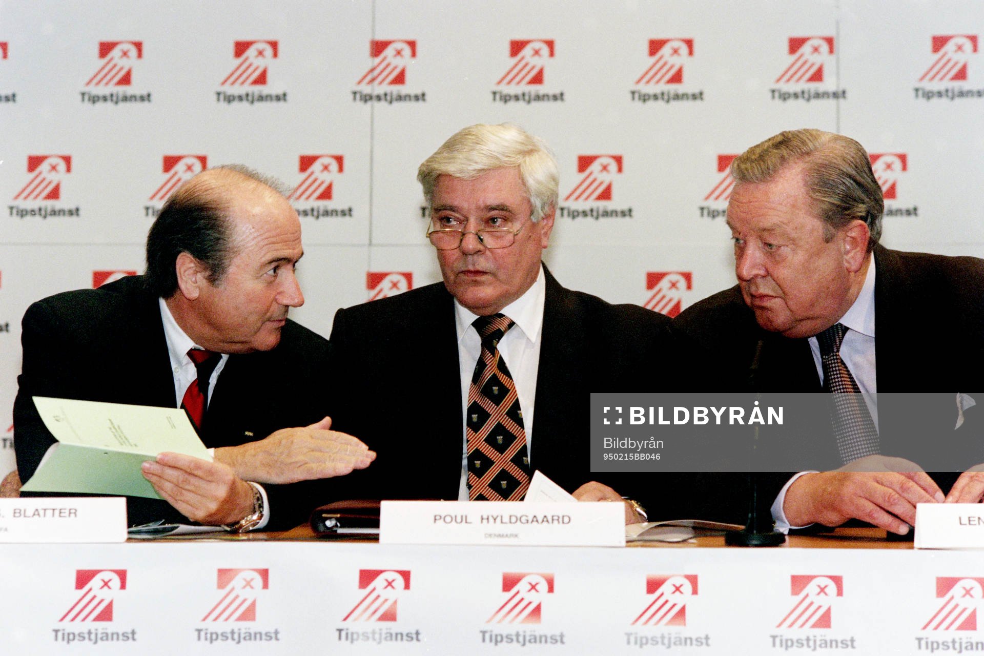 Fotboll, VM, Damer, Lottning: Joseph S. Blatter, Poul Hyldgaard och Lennart Johansson. 