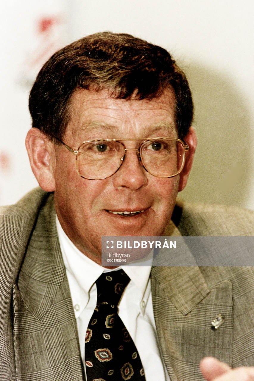 Fotboll, VM, Damer, Lottning: Bill Goaziou.
