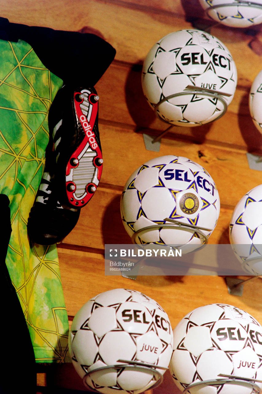 Fotbollsskor, bollar