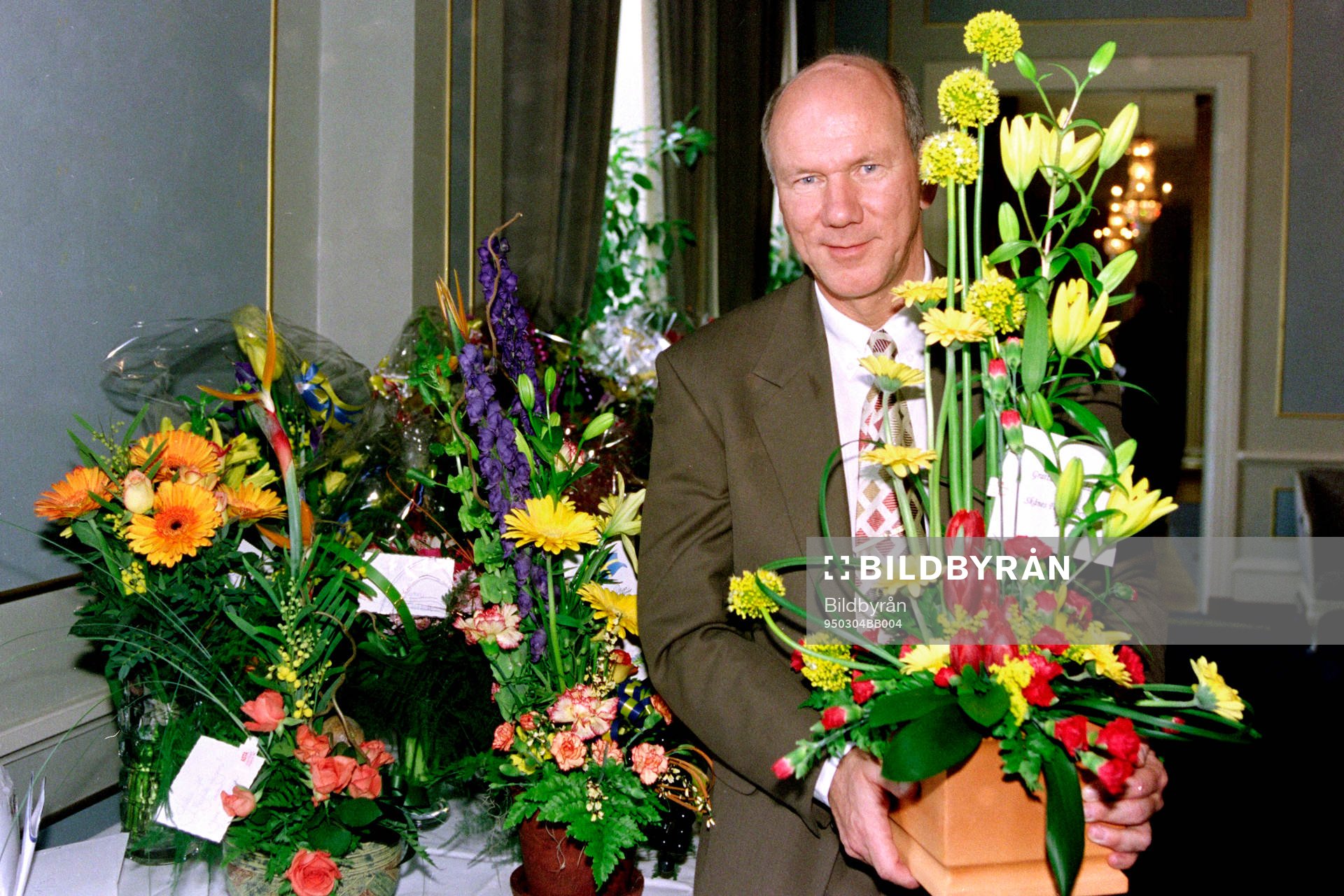 Tommy Svensson gratuleras på sin 50 års dag