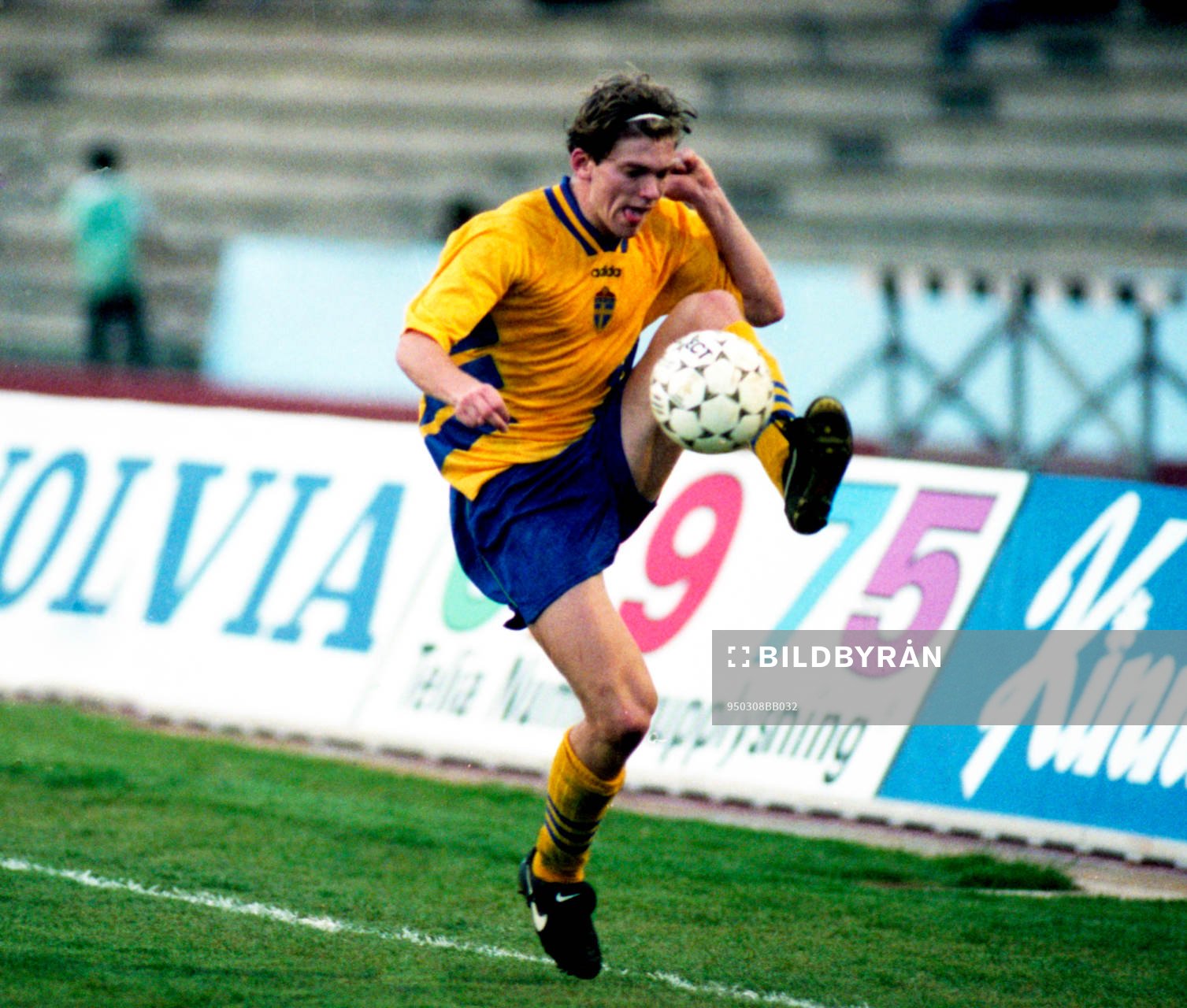 Jesper Blomqvist med bollen