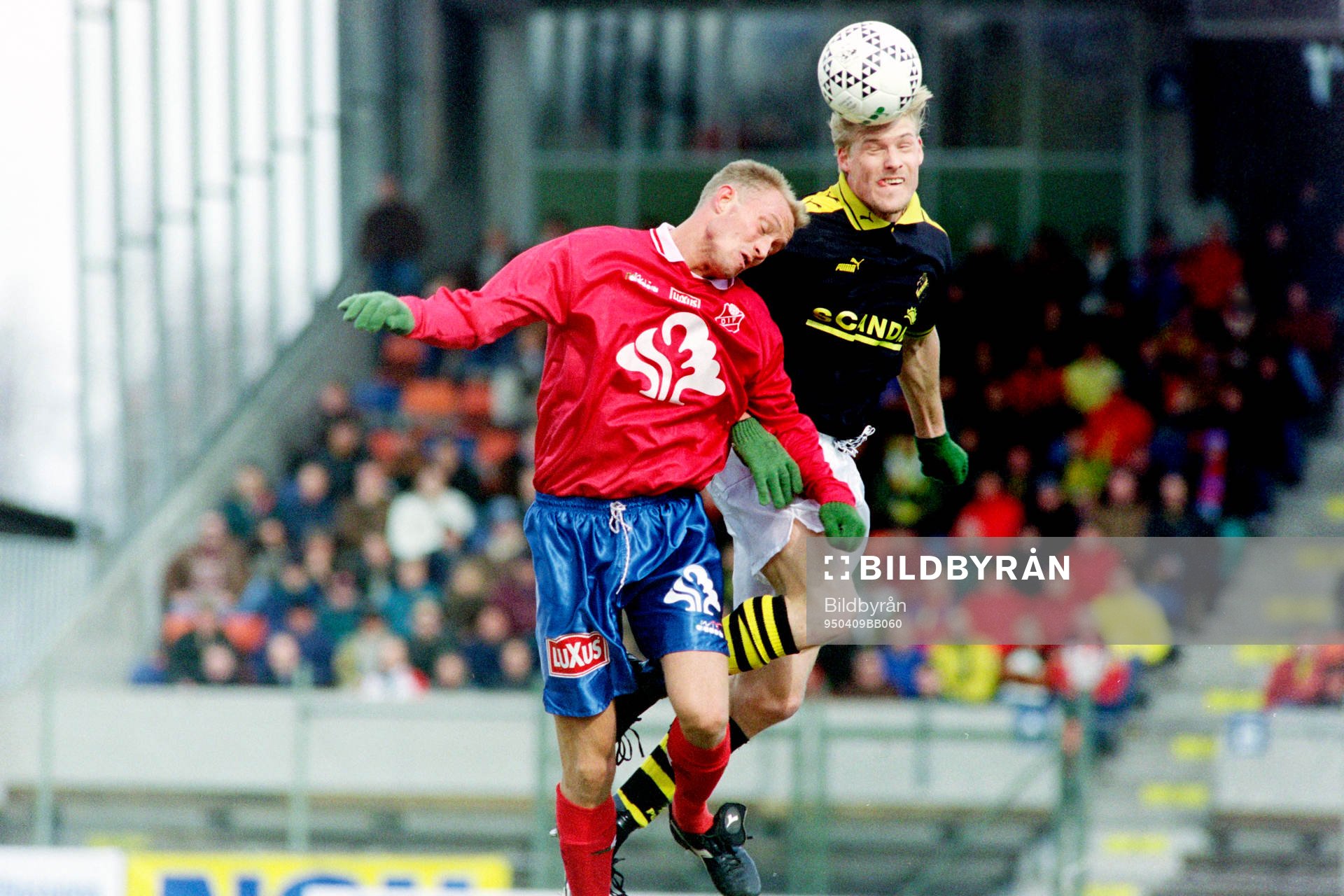 Johan Mjällby, AIK vinner en nickduell