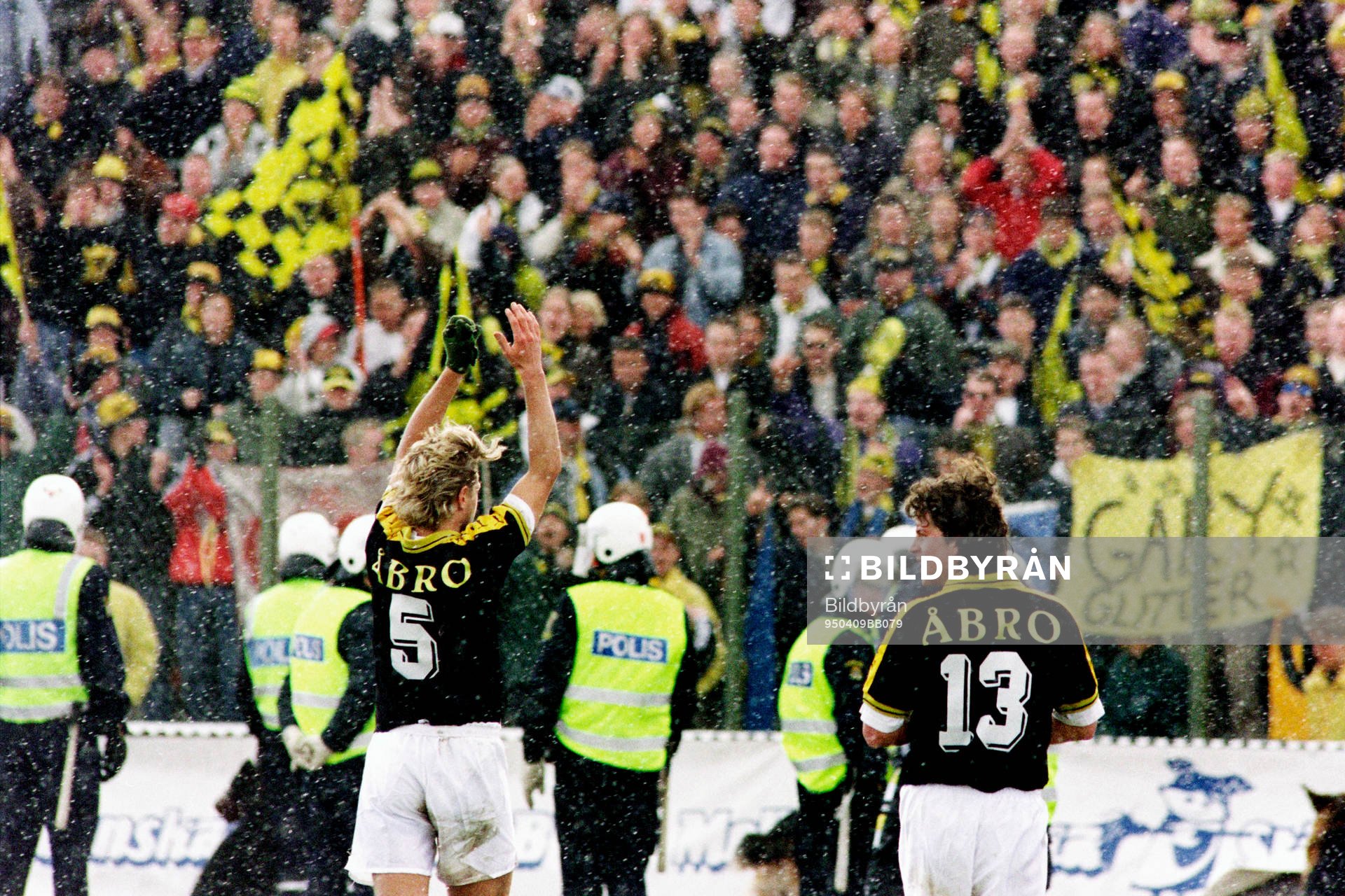 Fotboll, Allsvenskan, Öster - AIK, 0-2: Jesper Jansson och Dick Lidman, AIK tackar publiken efter matchen.
