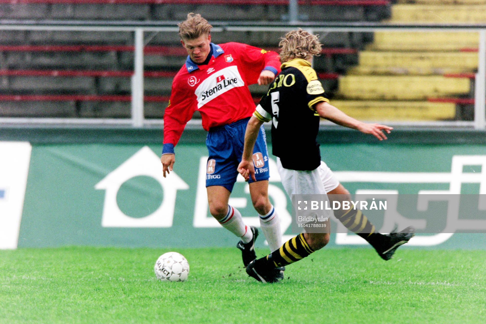 Marcus Allbäck, Örgryte dribblar av Jesper Jansson, AIK