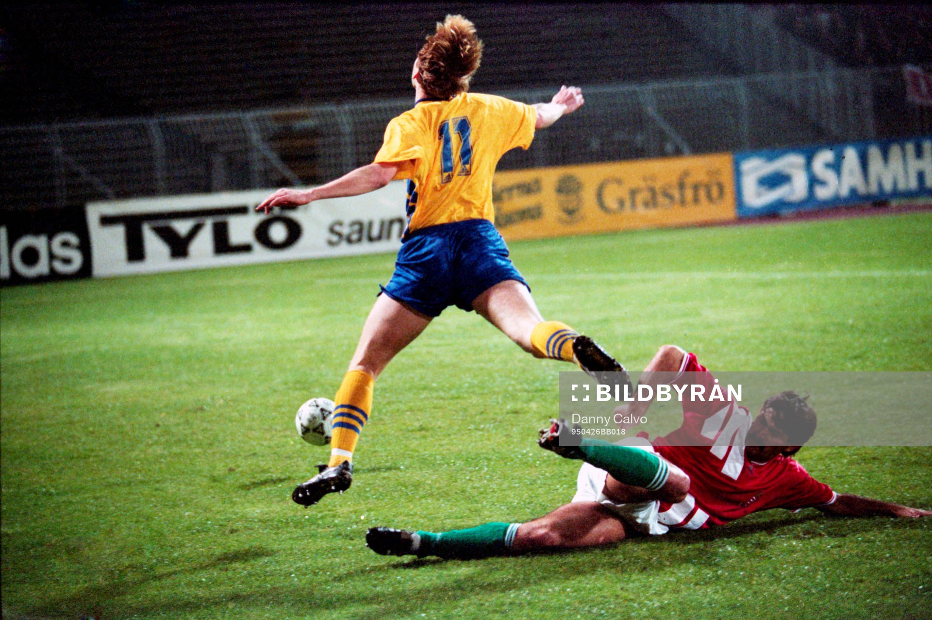 Kennet Andersson tacklas
