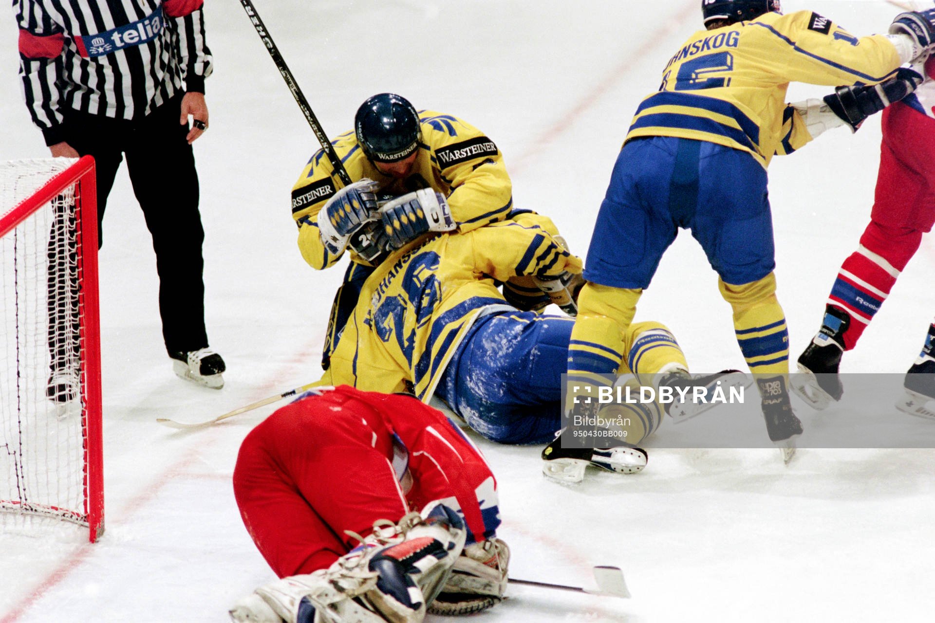 Mikael Johansson, Sverige kramas om