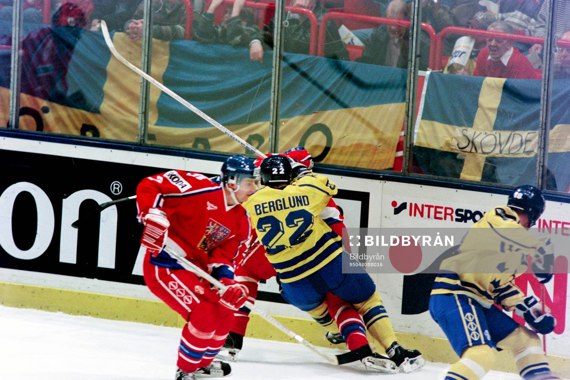 Charles Berglund, Sverige i kamp om pucken