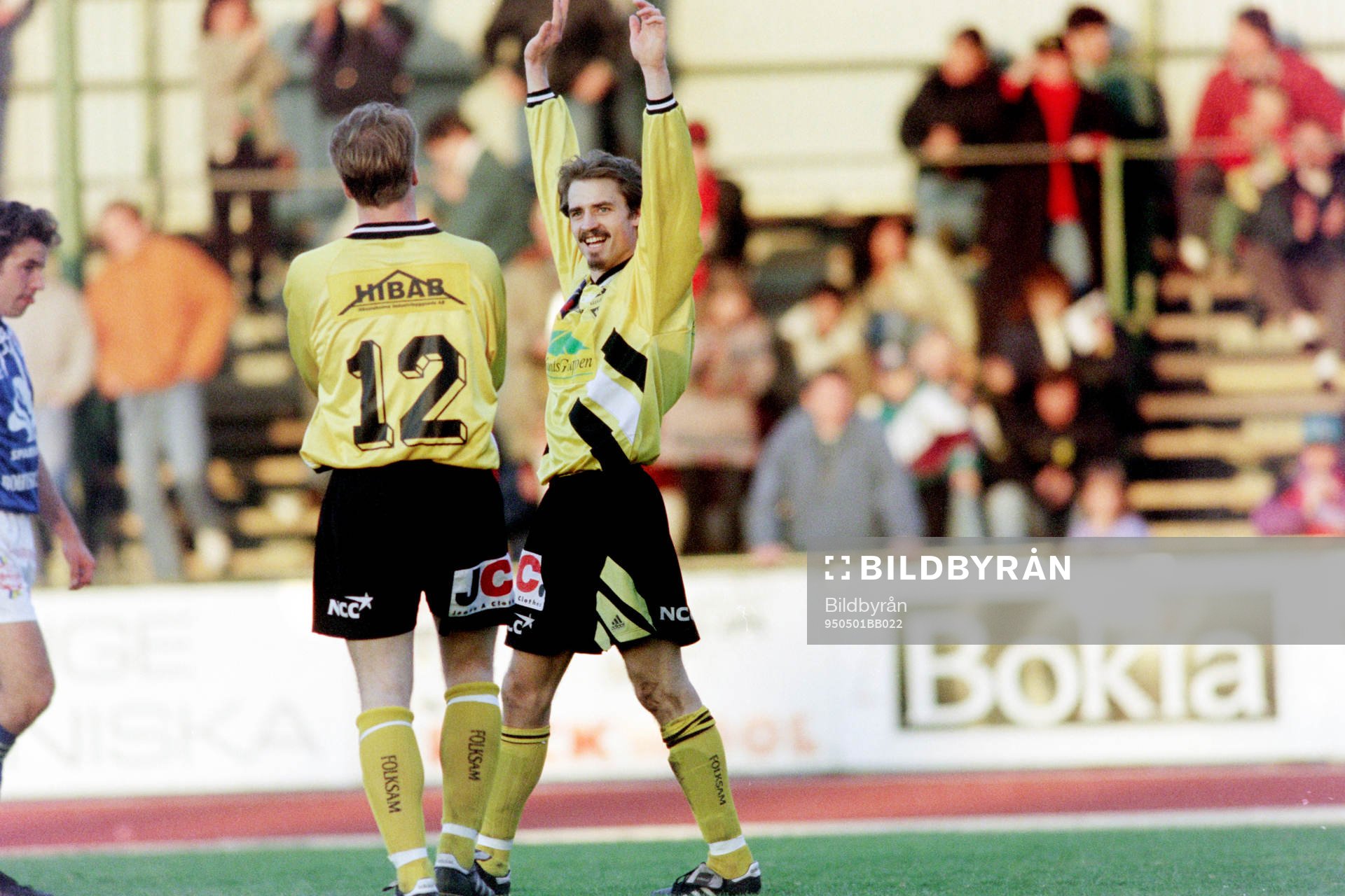 Fotboll, Div 1 Södra, IFK Hässleholm - Oddevold, 2-1: Magnus Arvidsson och Tomas Johansson, Hässleholm jublar efter segern.