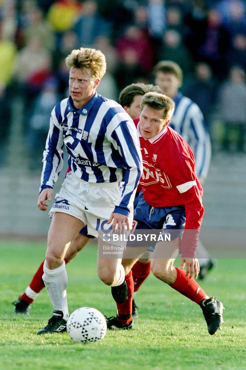 Stefan Pettersson, Göteborg med bollen uppvaktas av