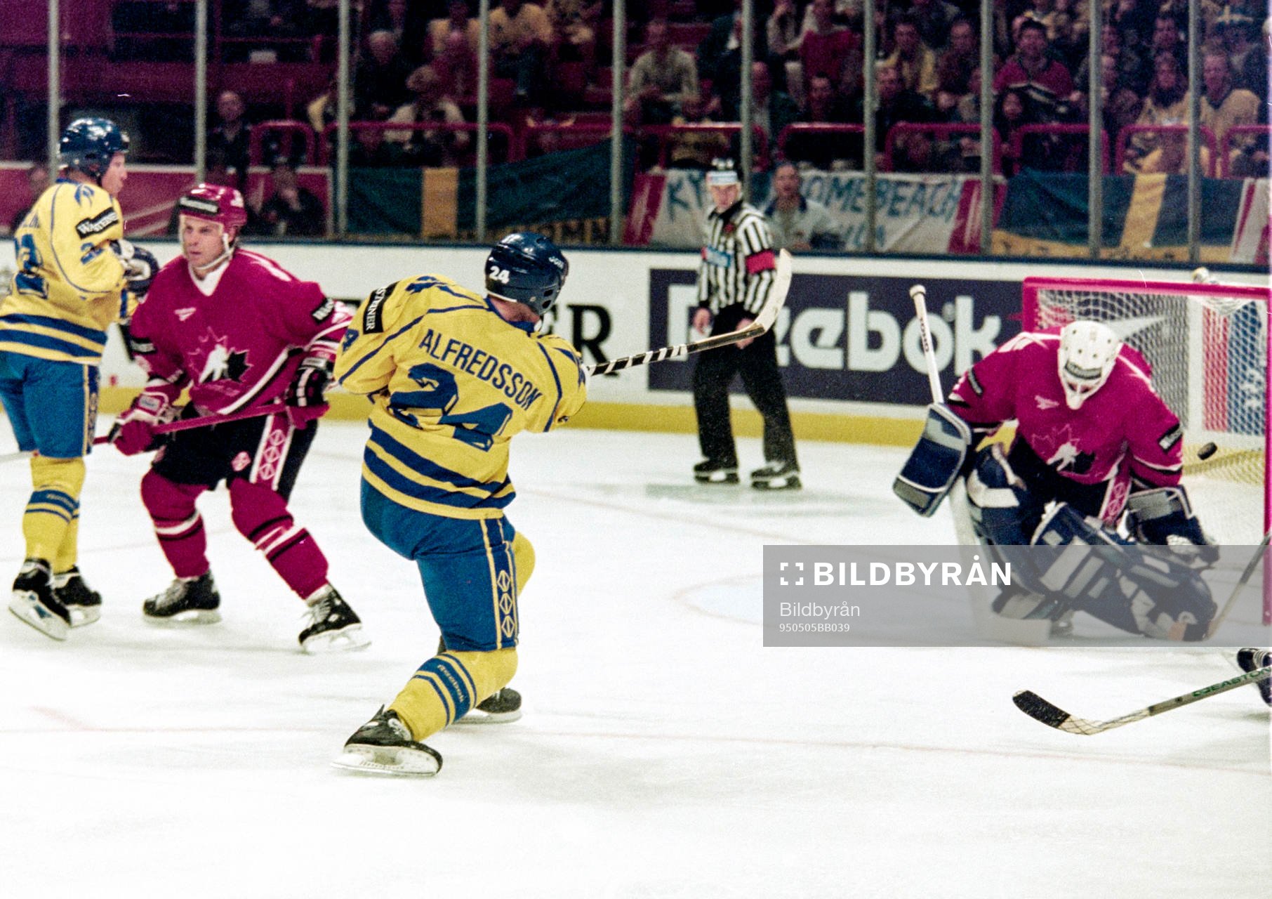 Daniel Alfredsson, Sverige avgör mot Kanada på övertid