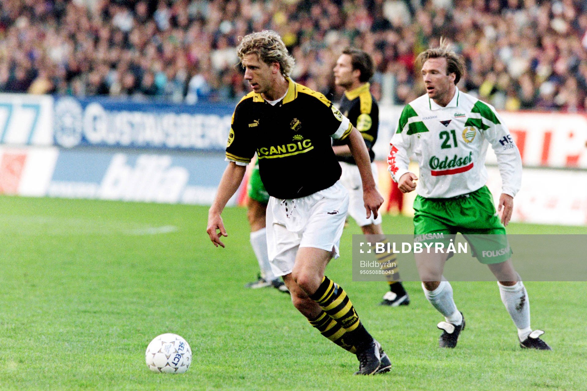 Jesper Jansson, AIK med bollen och Kim Bergstrand, Hammarby