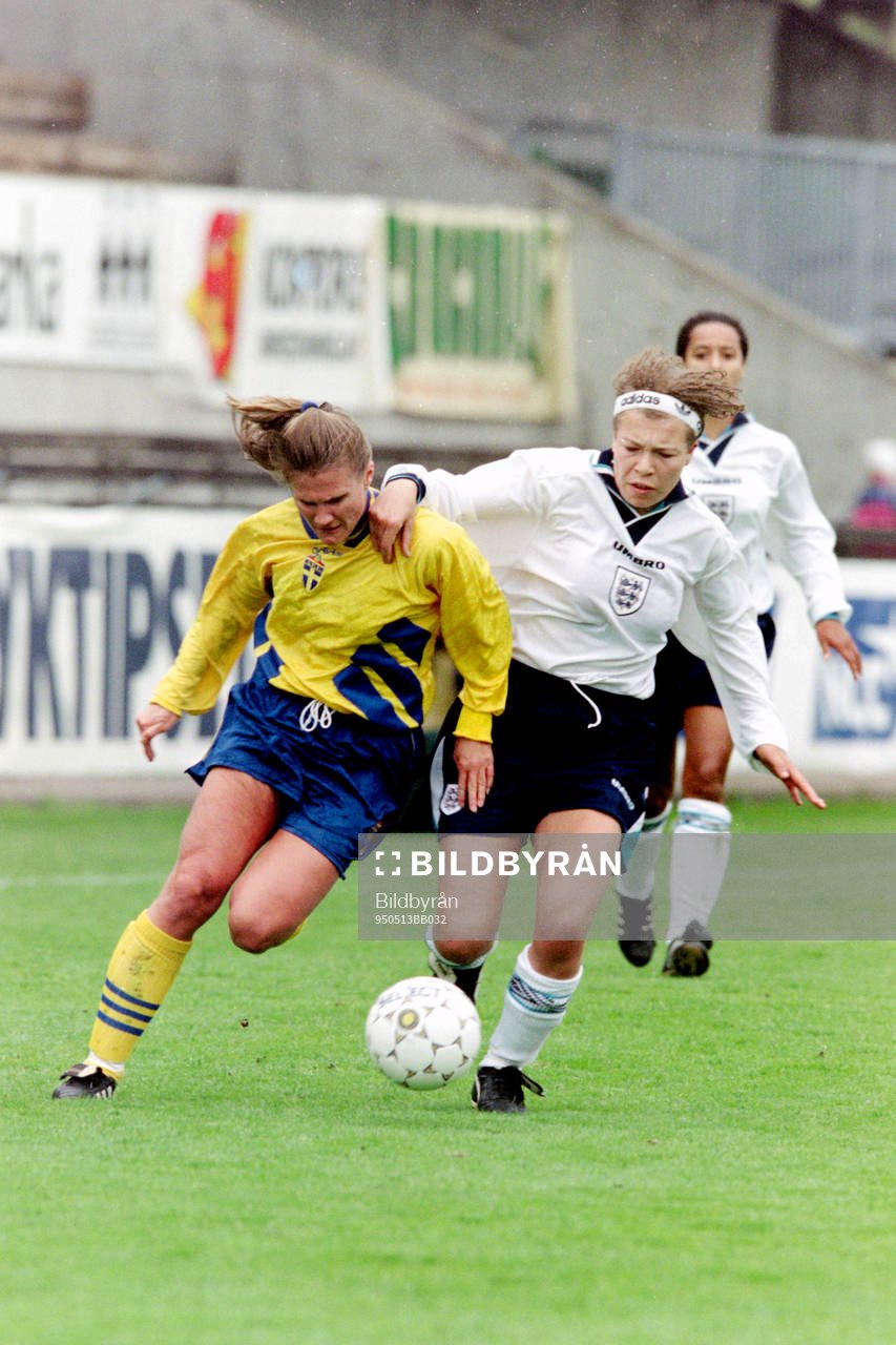 Ulrika Kalte, Sverige i kamp om bollen