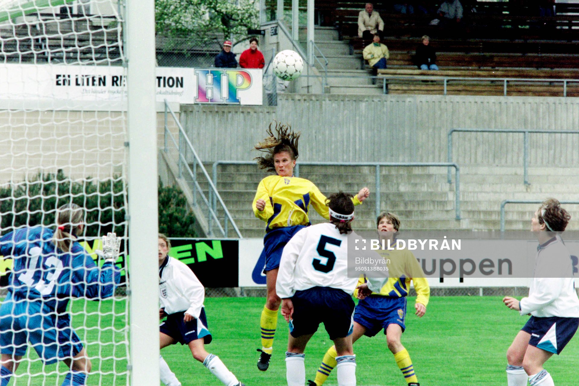 Ulrika Kalte, Sverige nickar in bollen i mål och 2-0 till