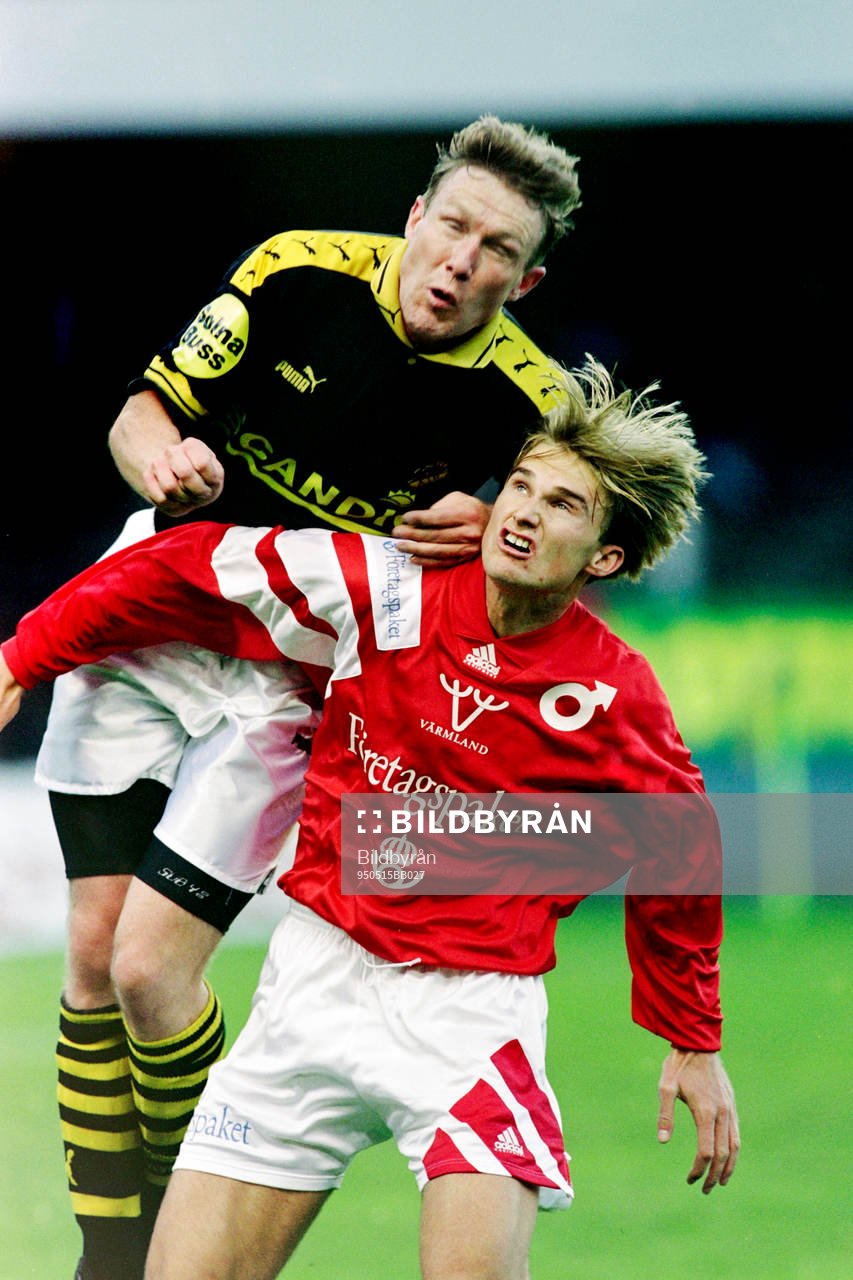 Jan Eriksson, AIK i en duell med degerfors Andreas Andersson