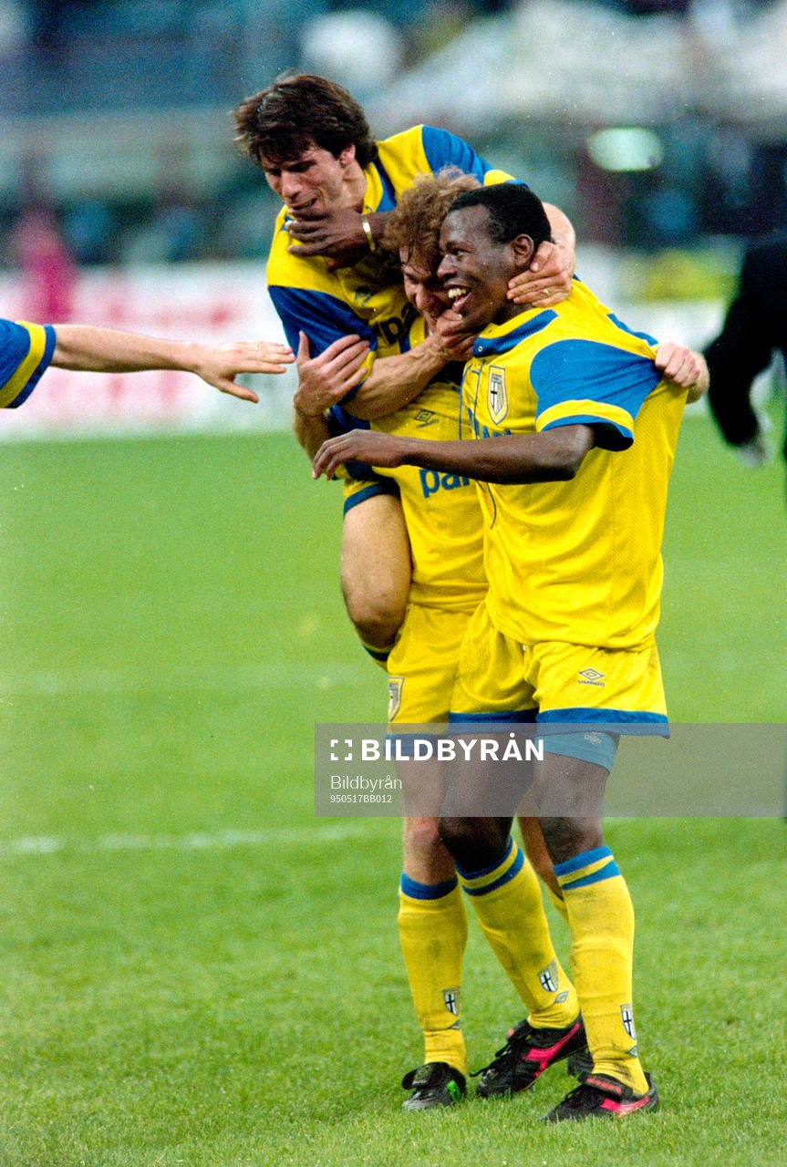 Gianfranco Zola och Faustino Asprilla, Parna jublar