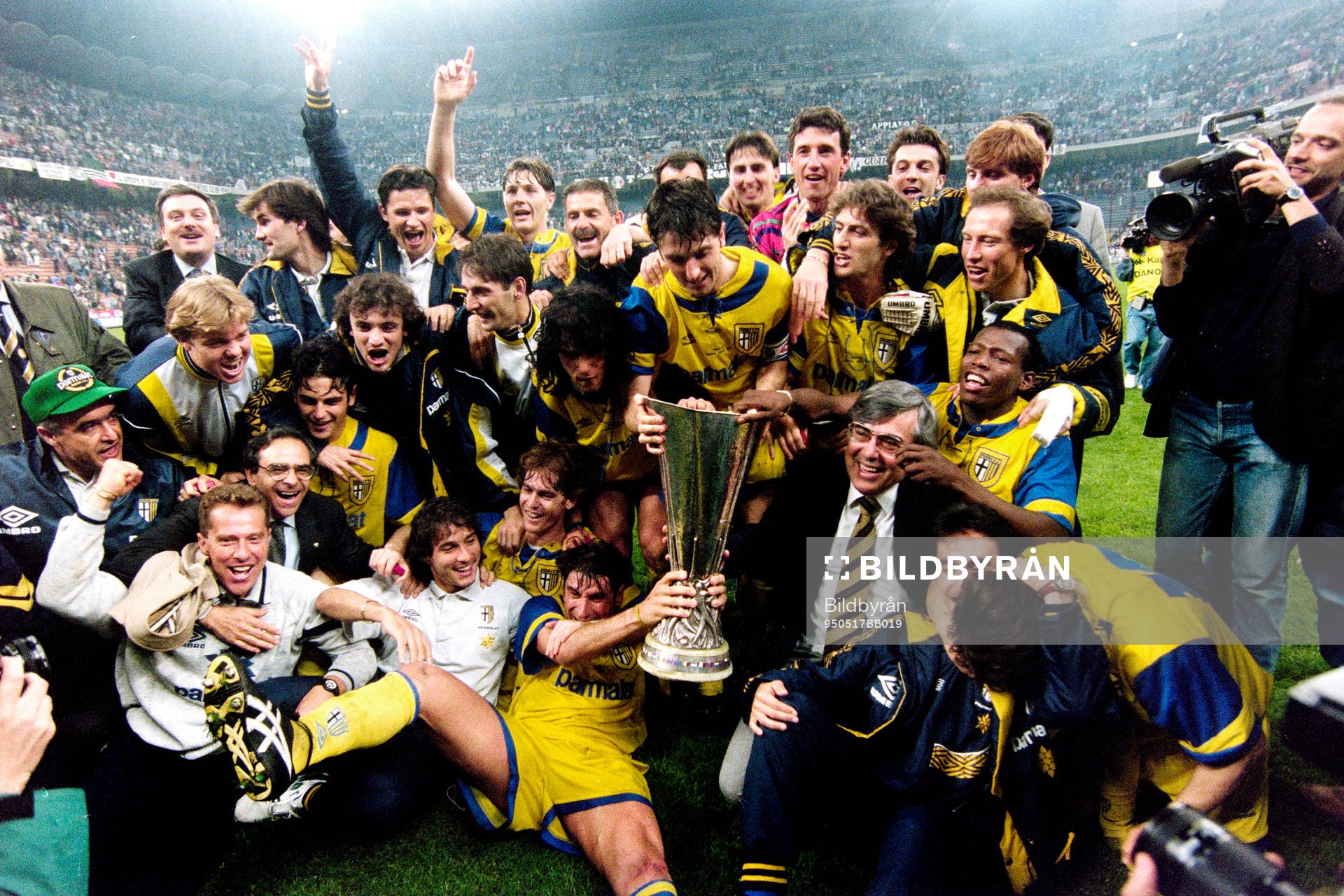 Fotboll, Uefacupen, Final, Juventus - Parma, 1-1: Tomas Brolin och Parma jublar efter segern i finalen.