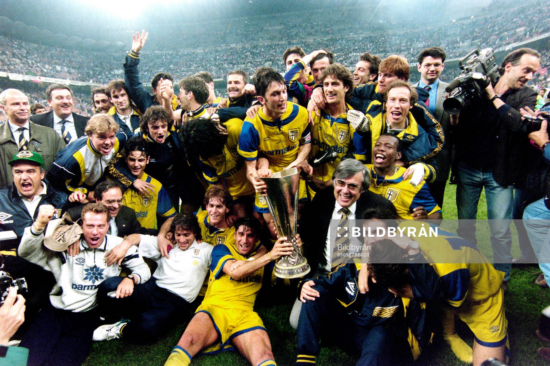 Fotboll, Uefacupen, Final, Juventus - Parma, 1-1: Tomas Brolin och Parma jublar efter segern i finalen.