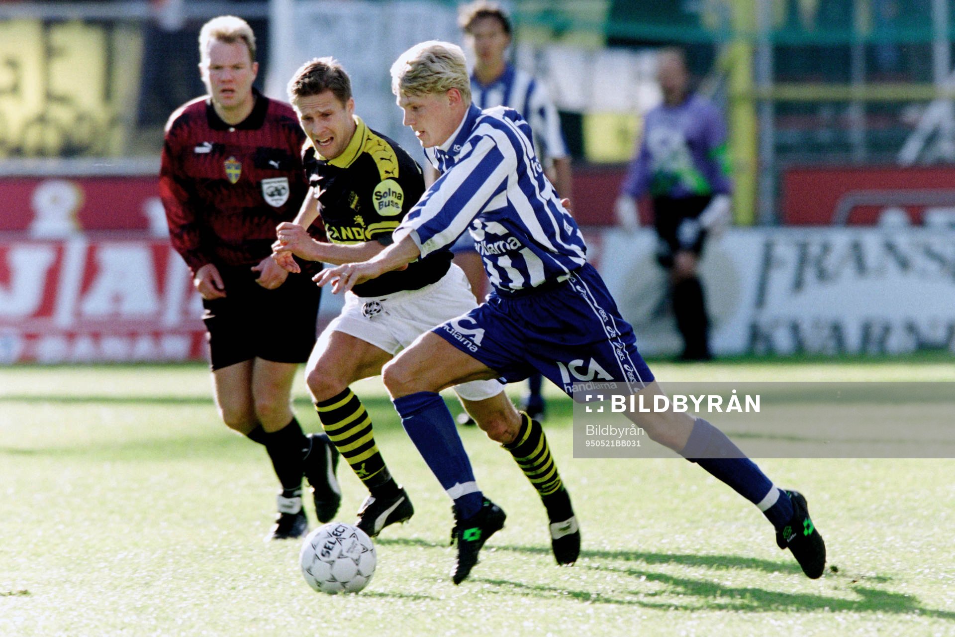 Mats Lilienberg, Göteborg med bollen jagas av Ola
