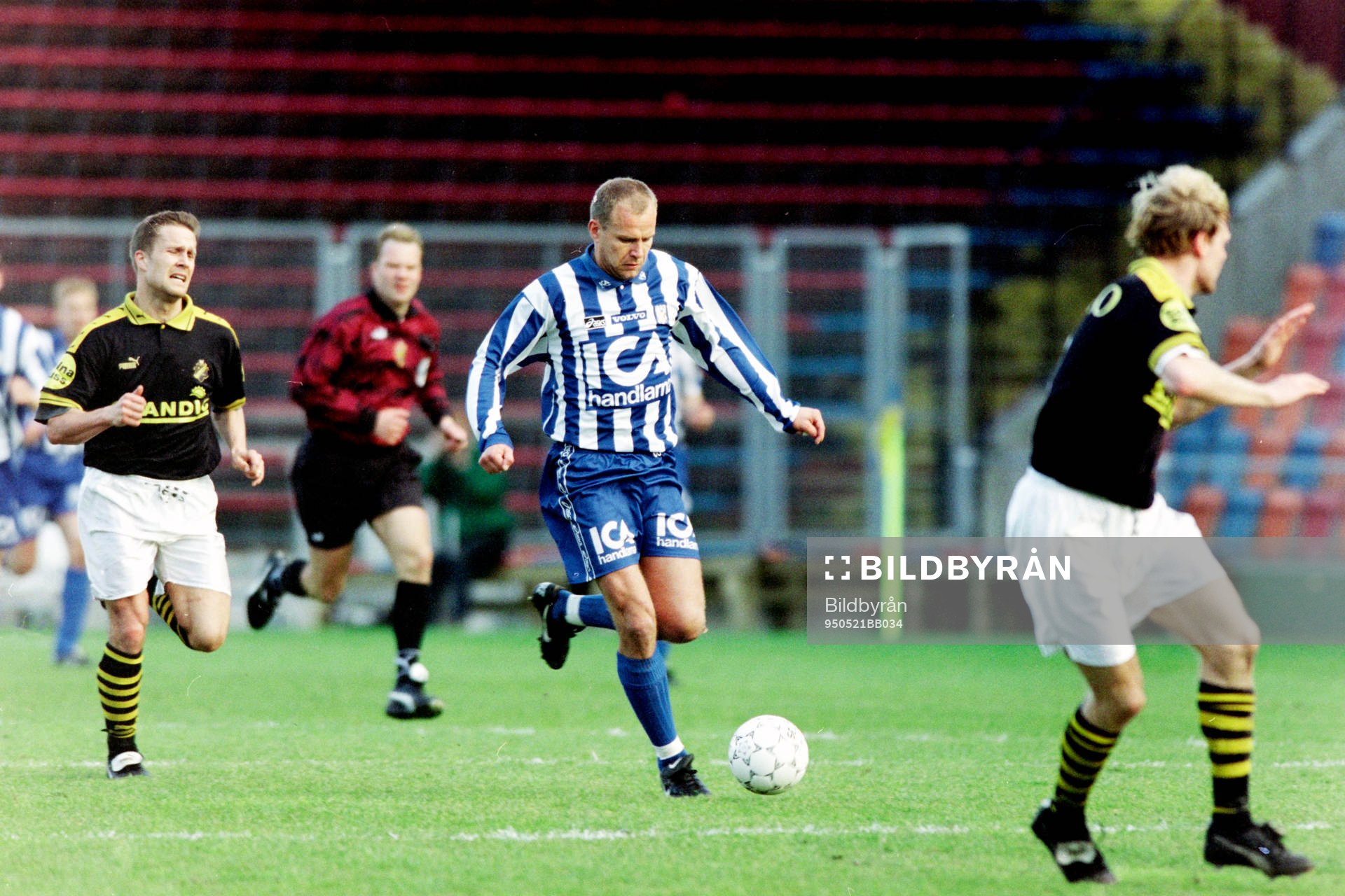 Mikael Martinsson, Göteborg med bollen jagas av Ola